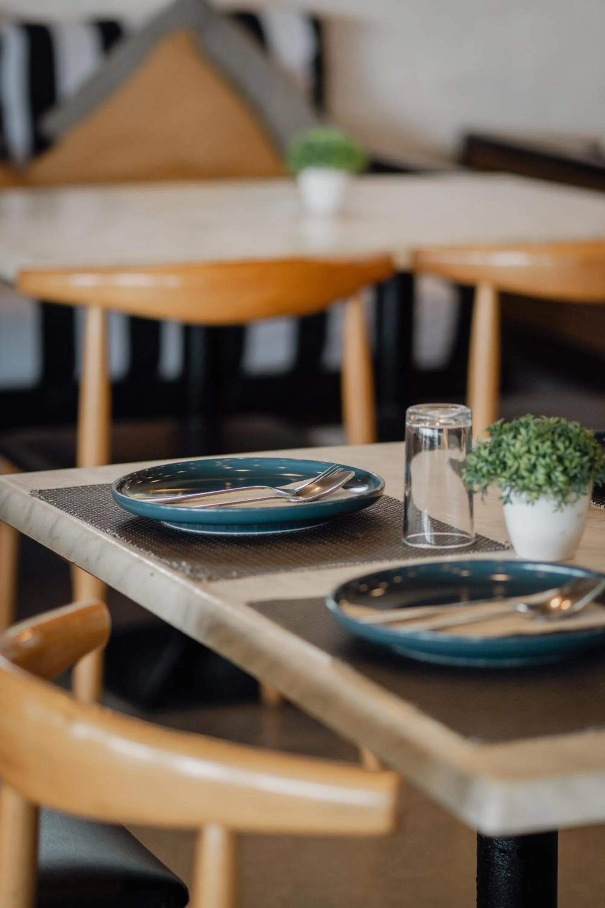 Restaurant/places to eat in Bay's Inn Resort