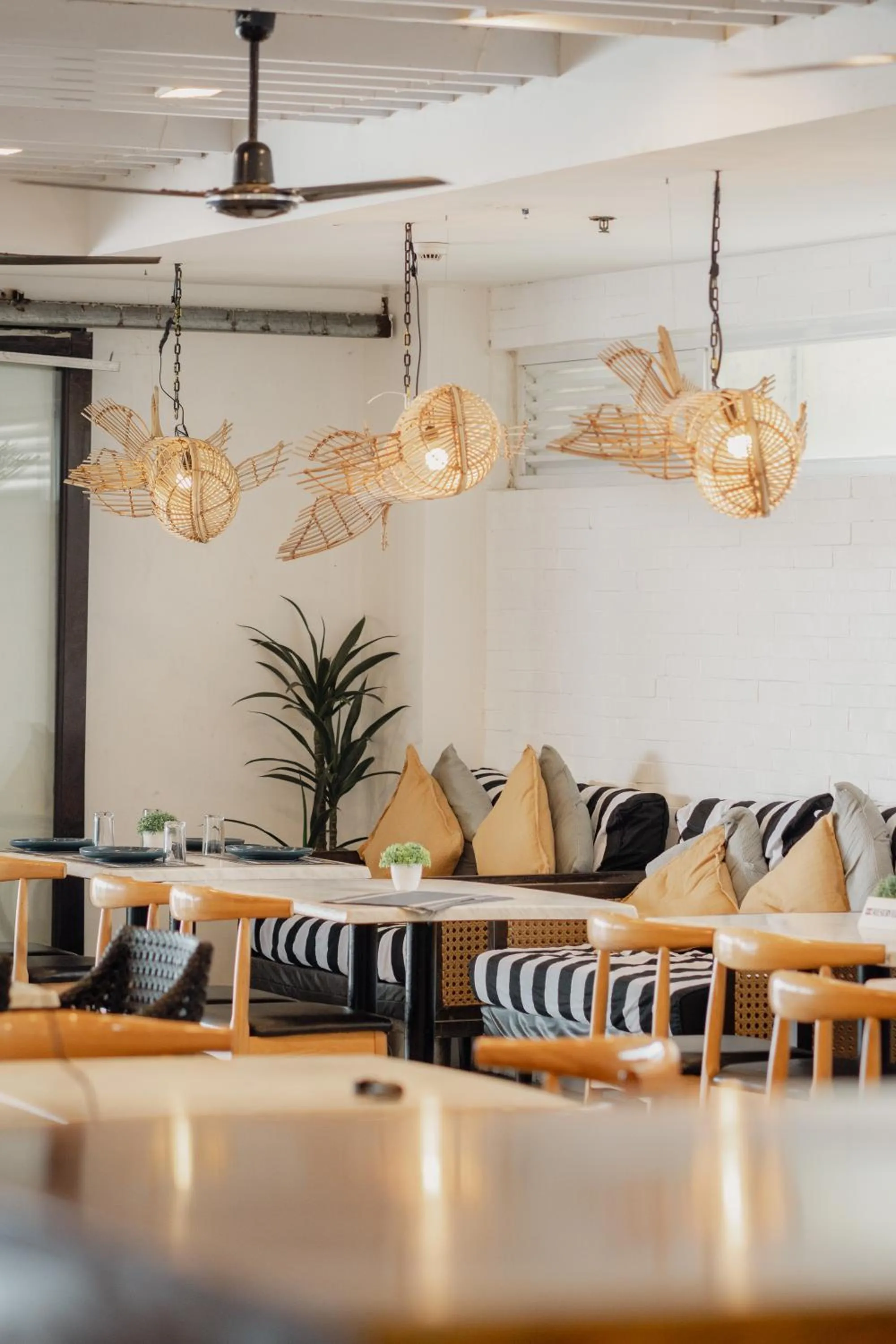 Restaurant/places to eat in Bay's Inn Resort