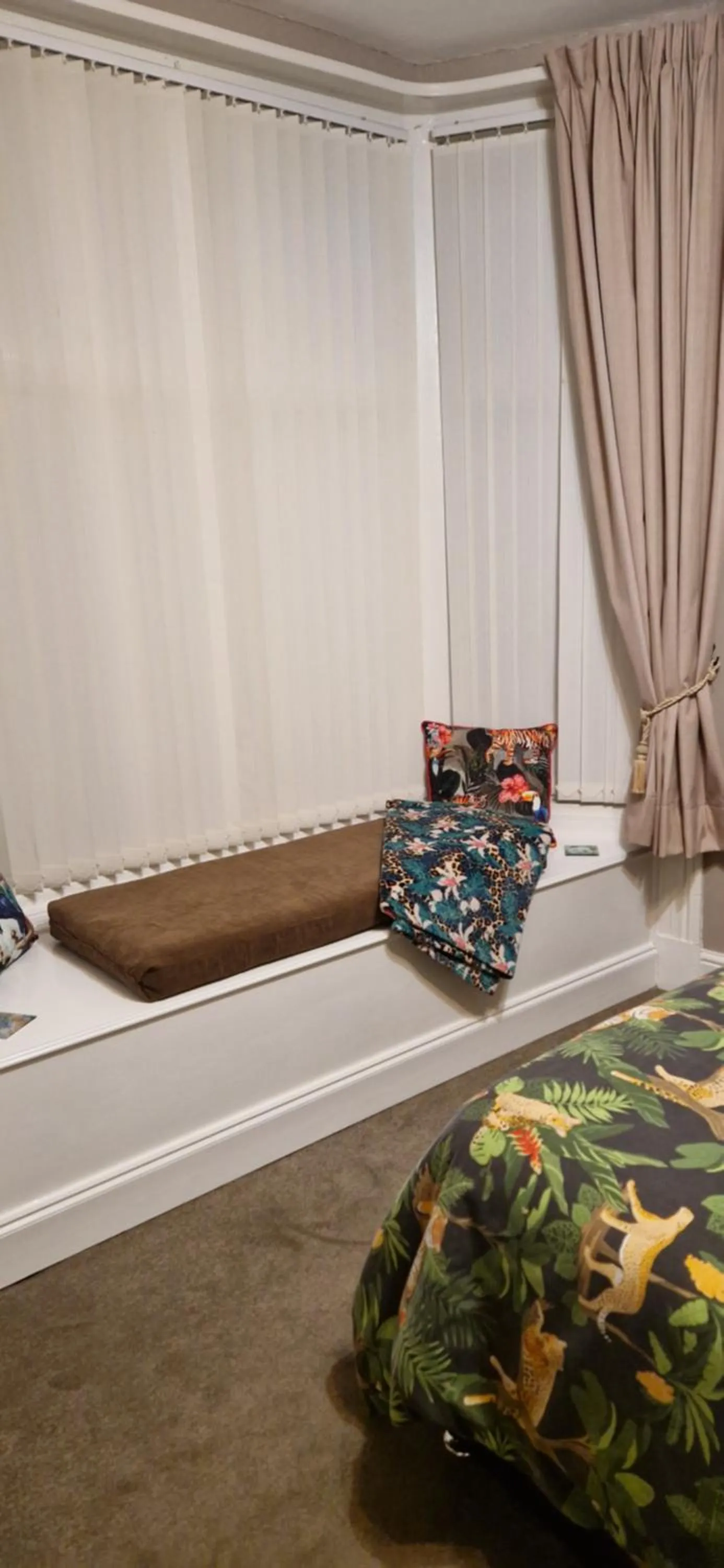 Seating area, Bed in The Dudley Hotel