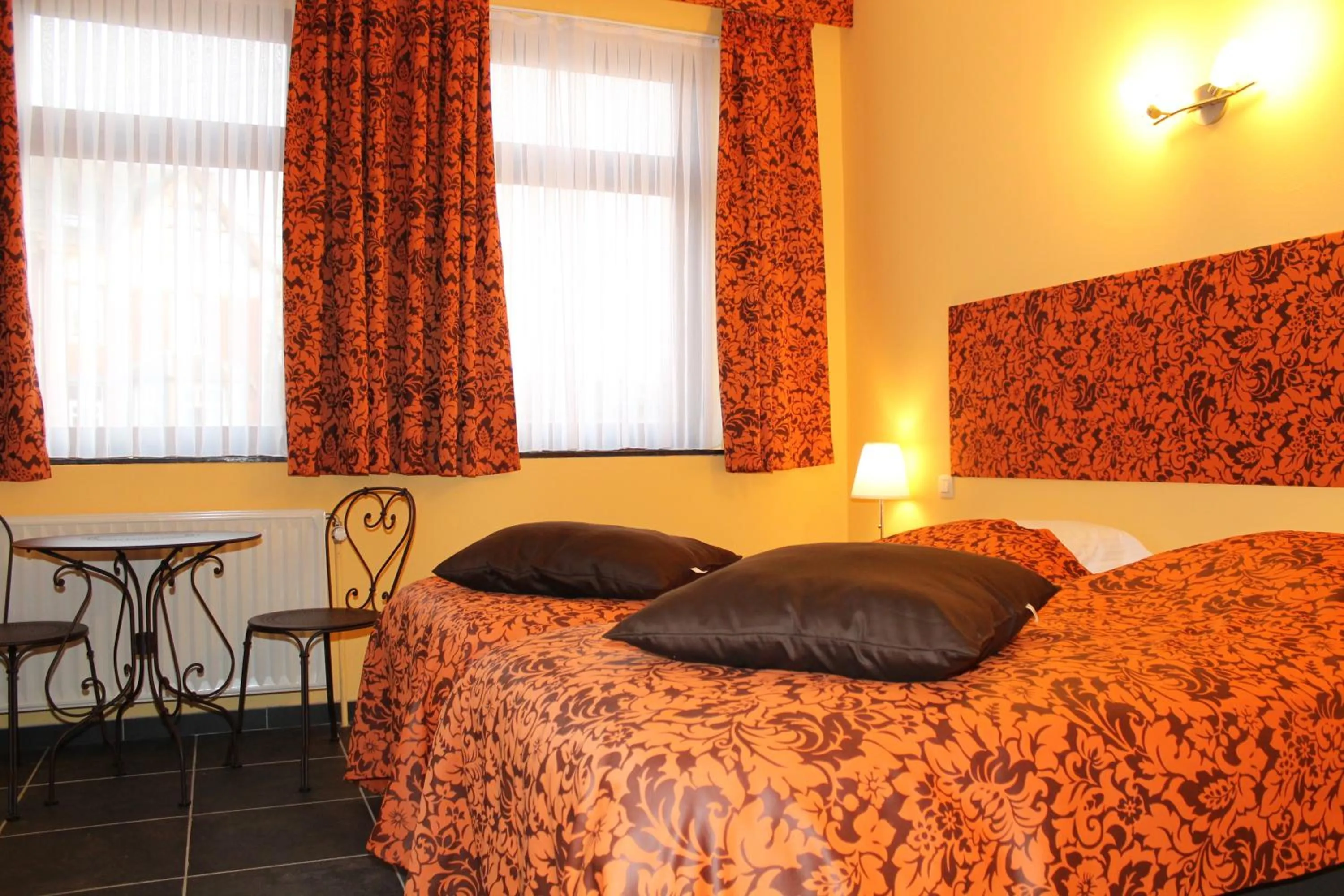 Bed in Hotel Le Relais de Pommard