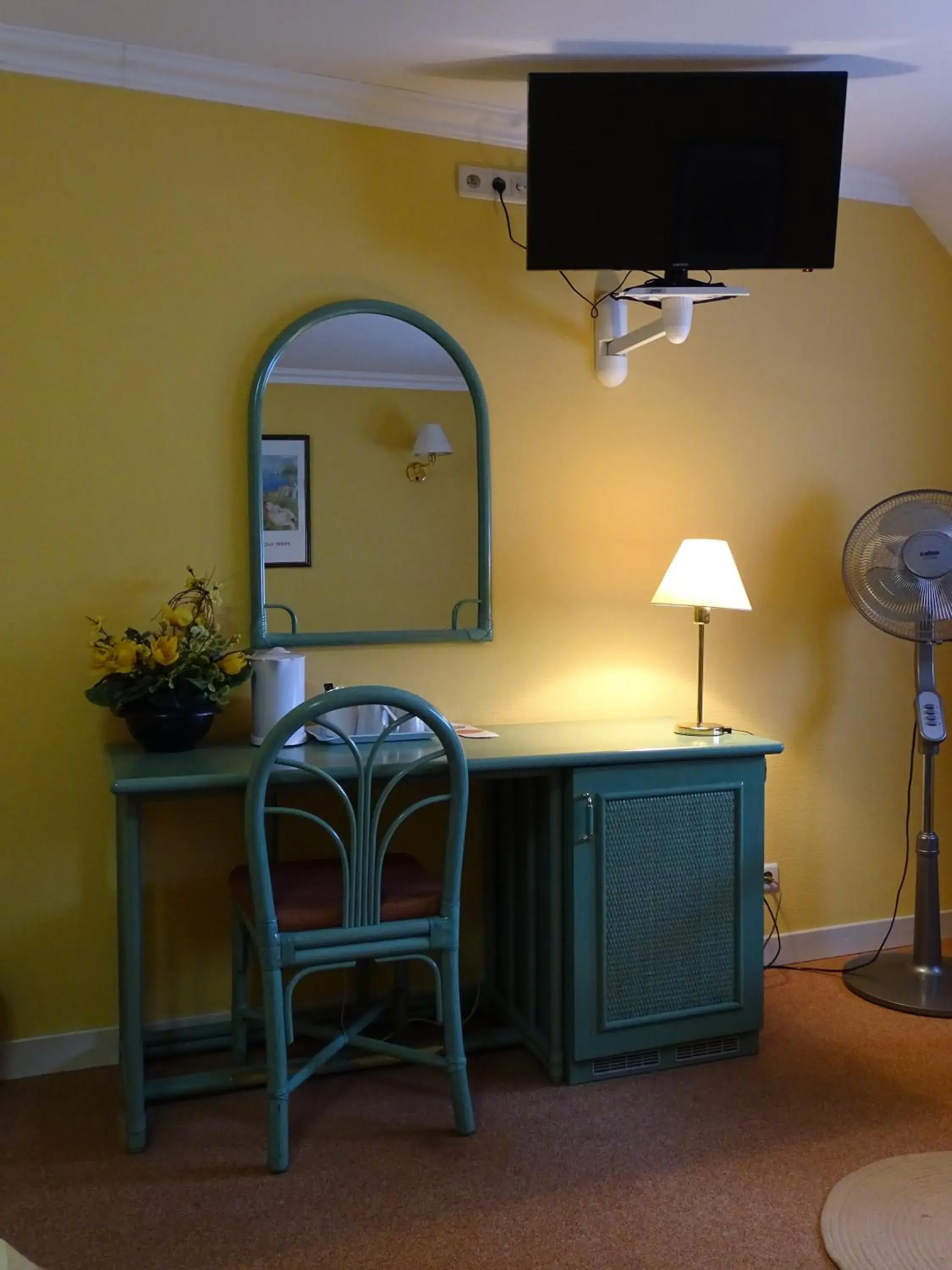 Quadruple Room in Hotel Le Relais de Pommard Quadruple Room in Hotel Le Relais de Pommard