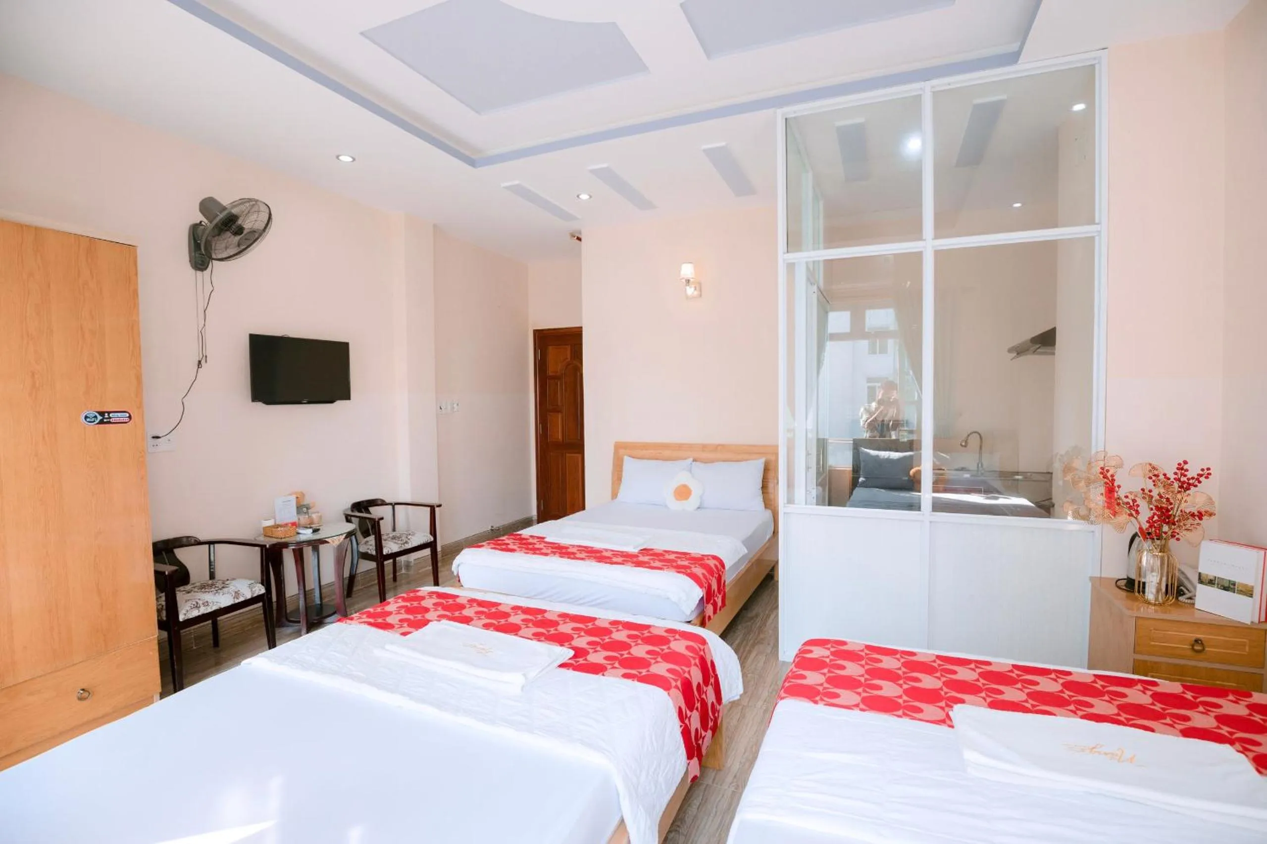 TV and multimedia, Bed in Hotel Nắng