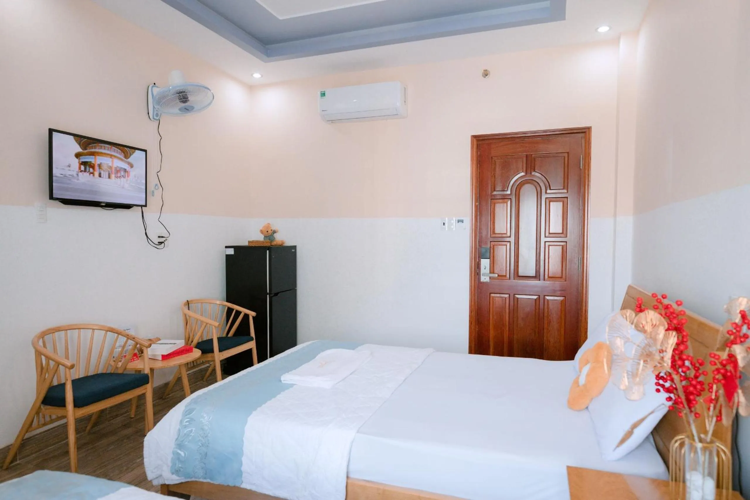 Photo of the whole room, Bed in Hotel Nắng