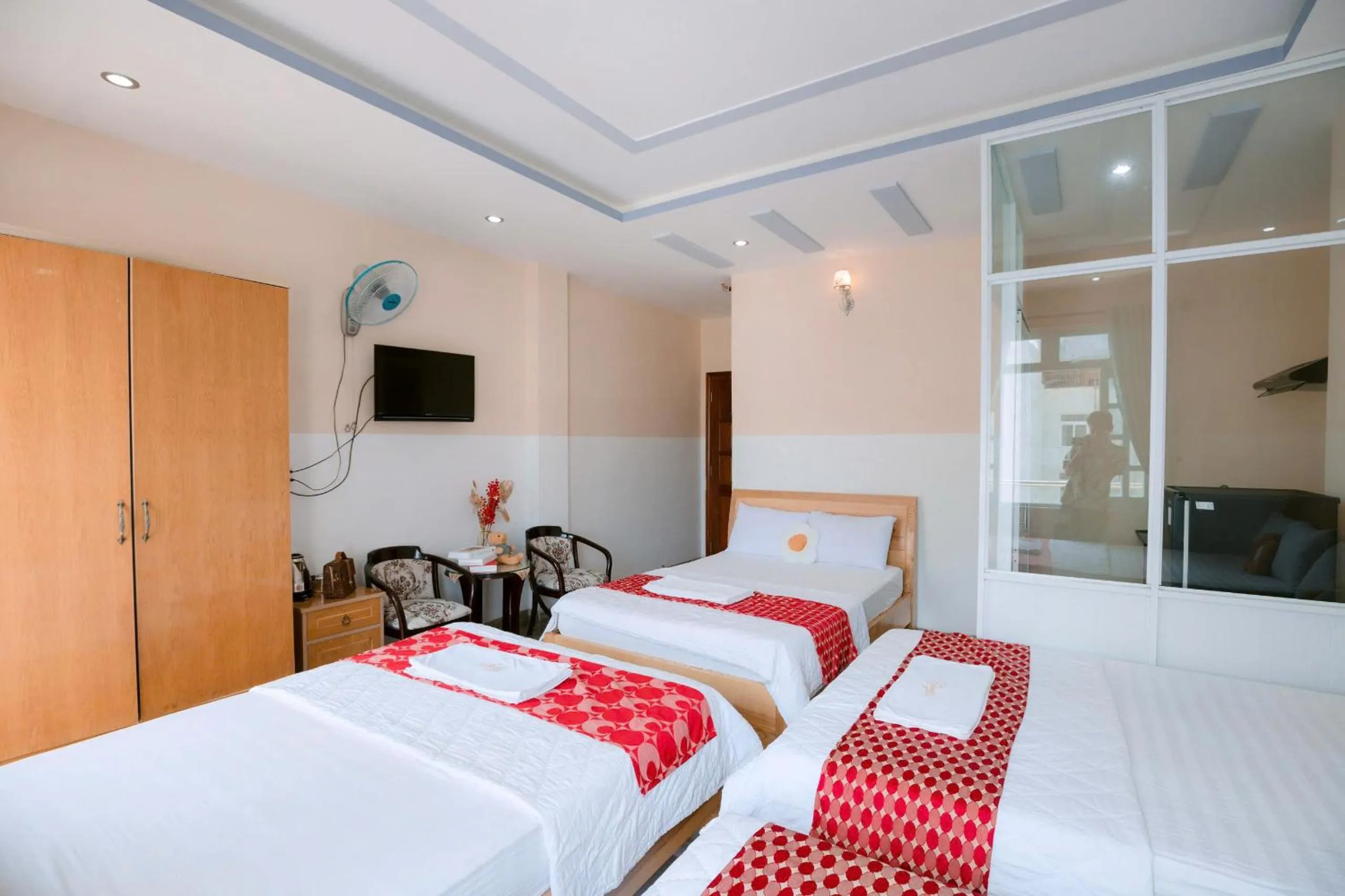 TV and multimedia, Bed in Hotel Nắng