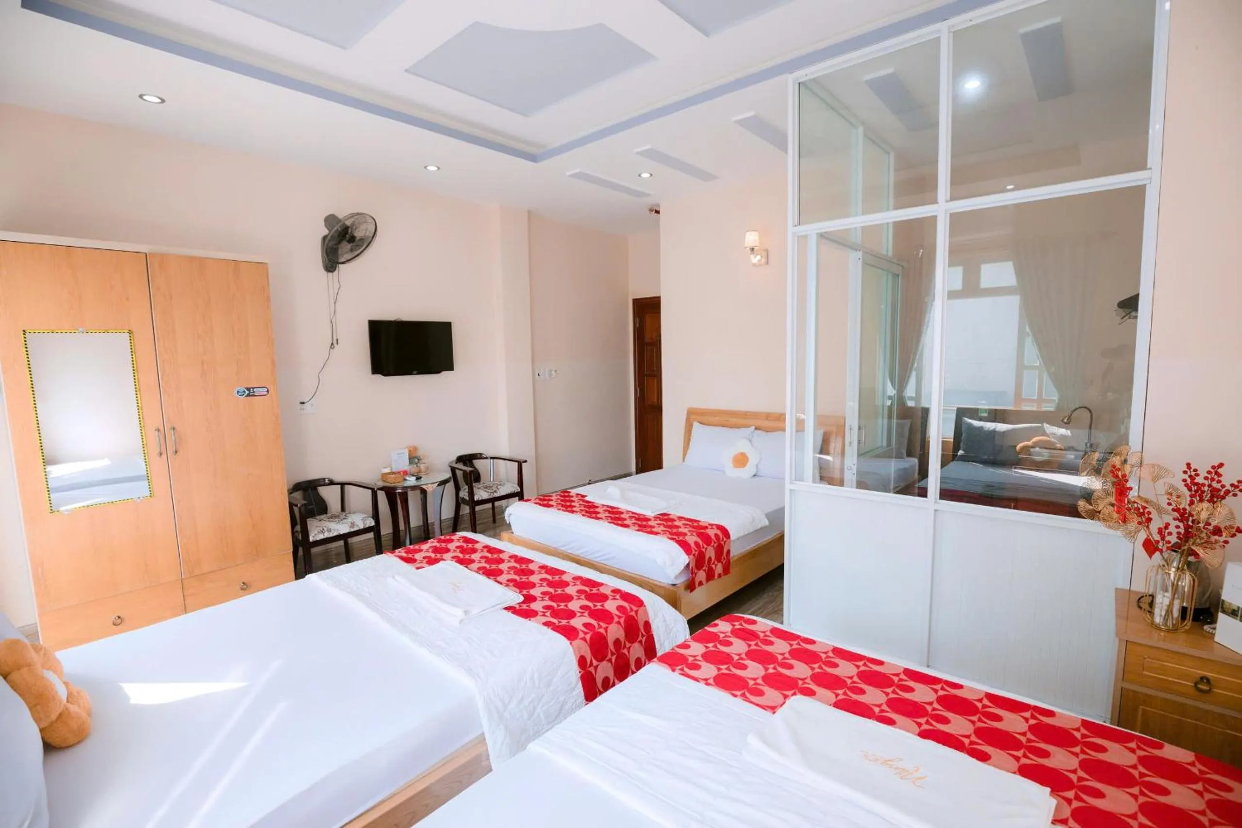 Photo of the whole room, Bed in Hotel Nắng
