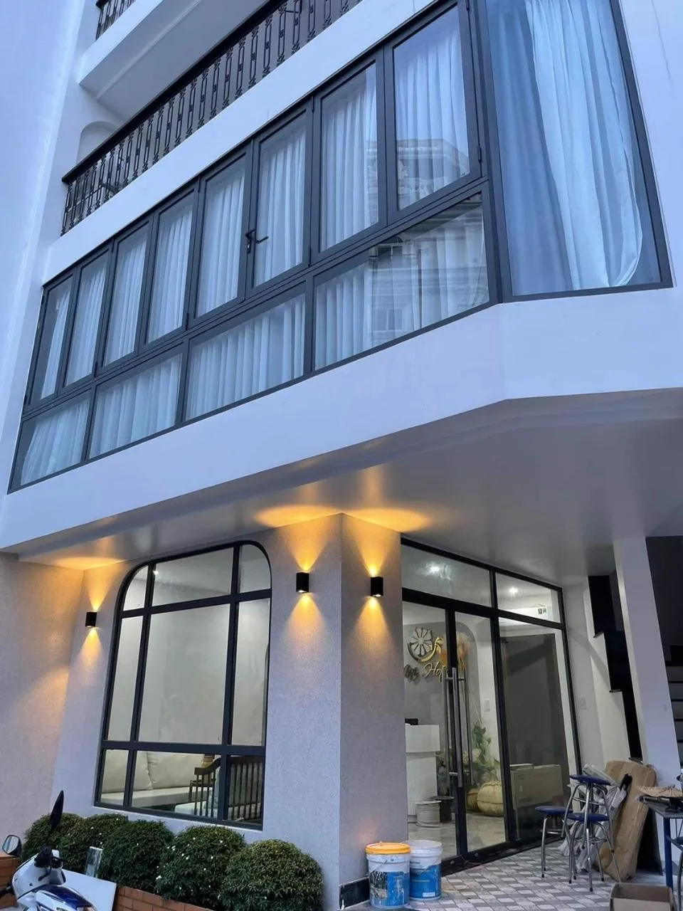 Facade/entrance in Mai Hotel