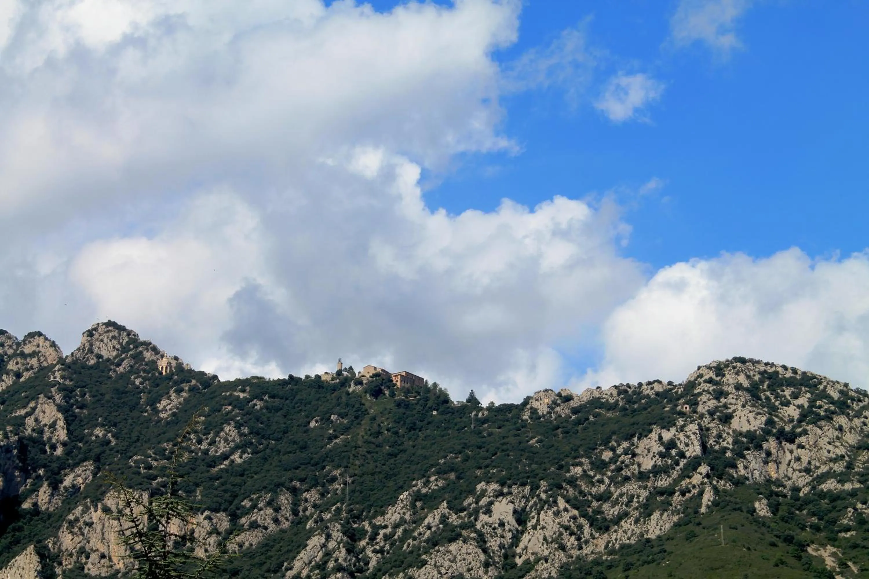Hiking in Hotel Berga Park