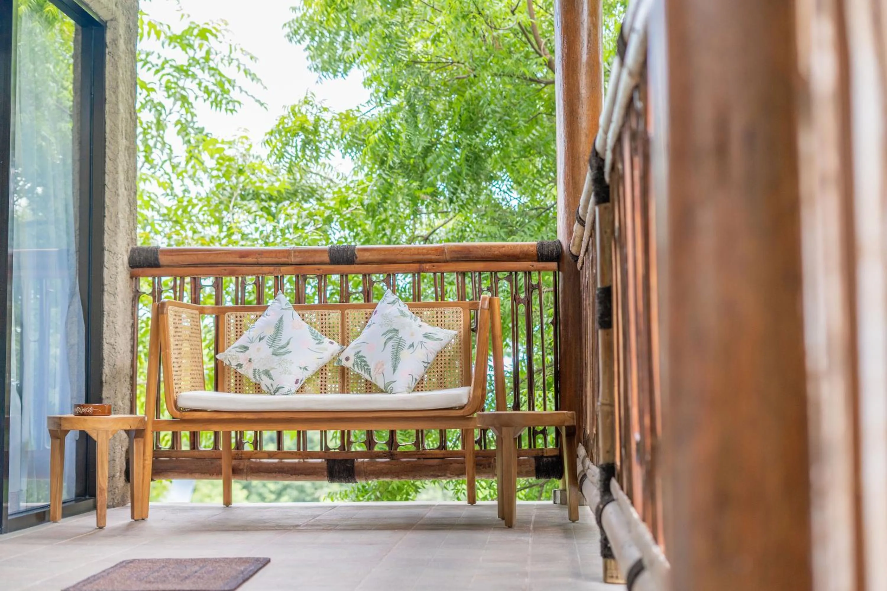 Patio in Lunar Dive Resort: Bamboo Villas