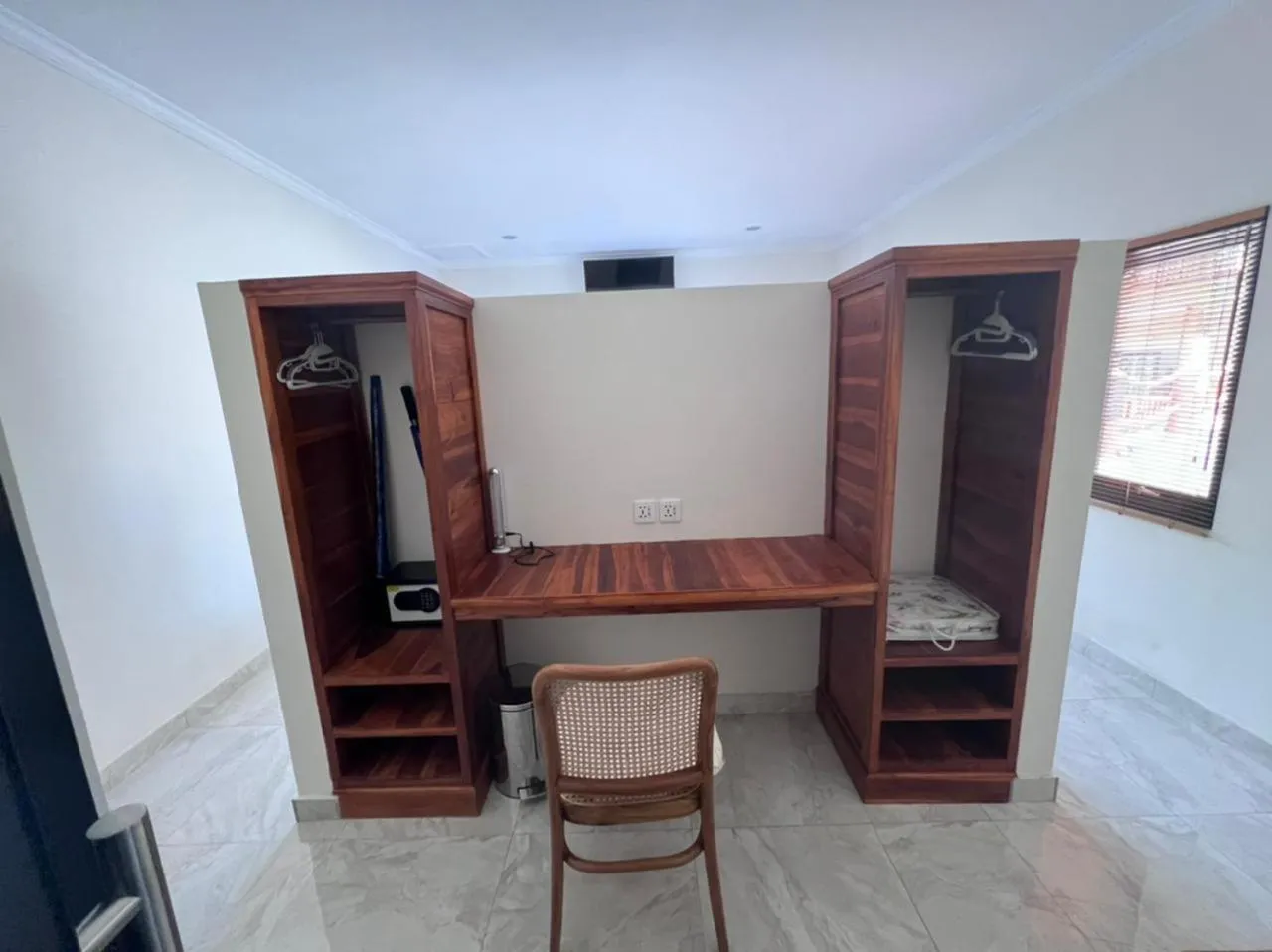 hair dresser in Lunar Dive Resort: Bamboo Villas