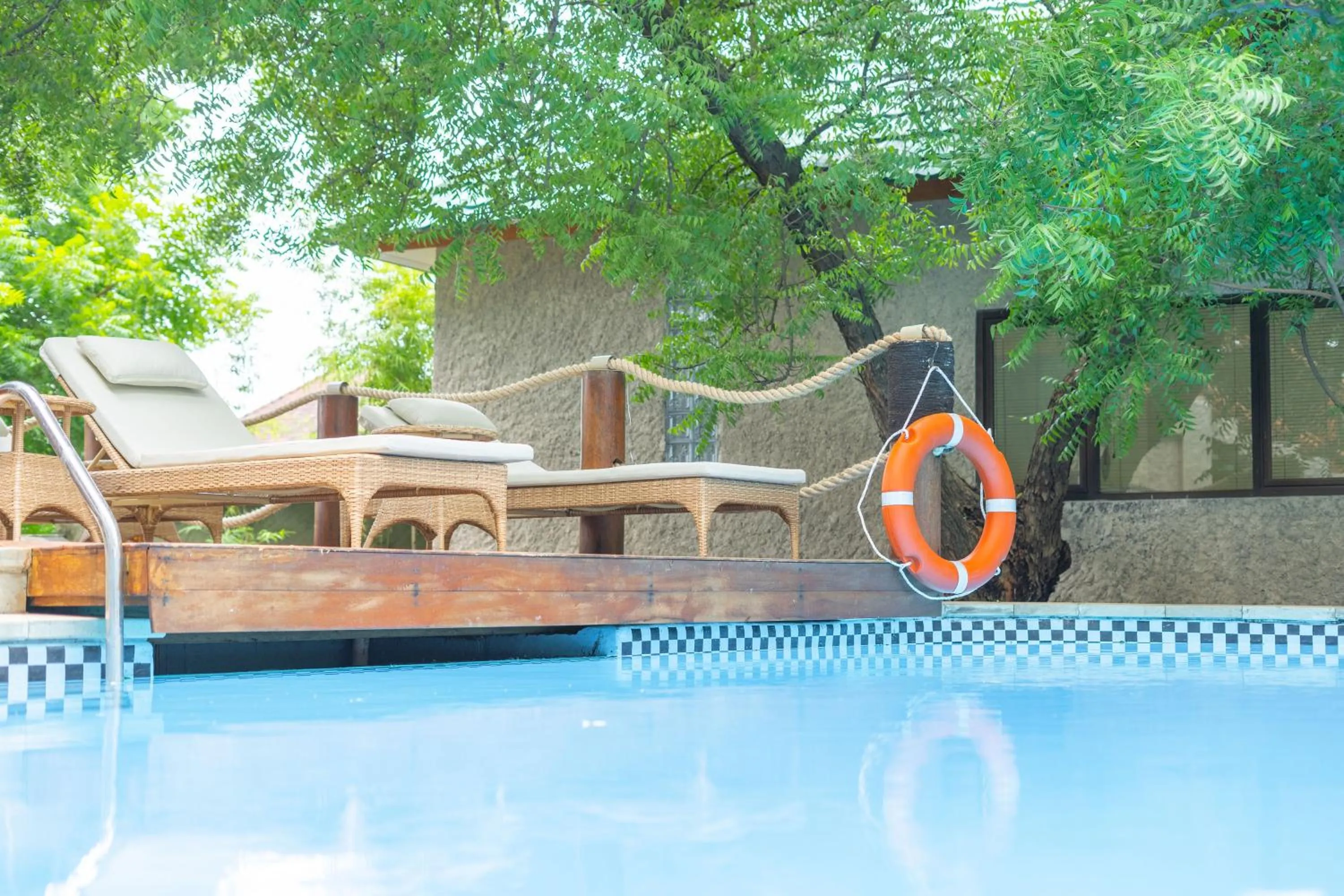 Swimming pool in Lunar Dive Resort: Bamboo Villas