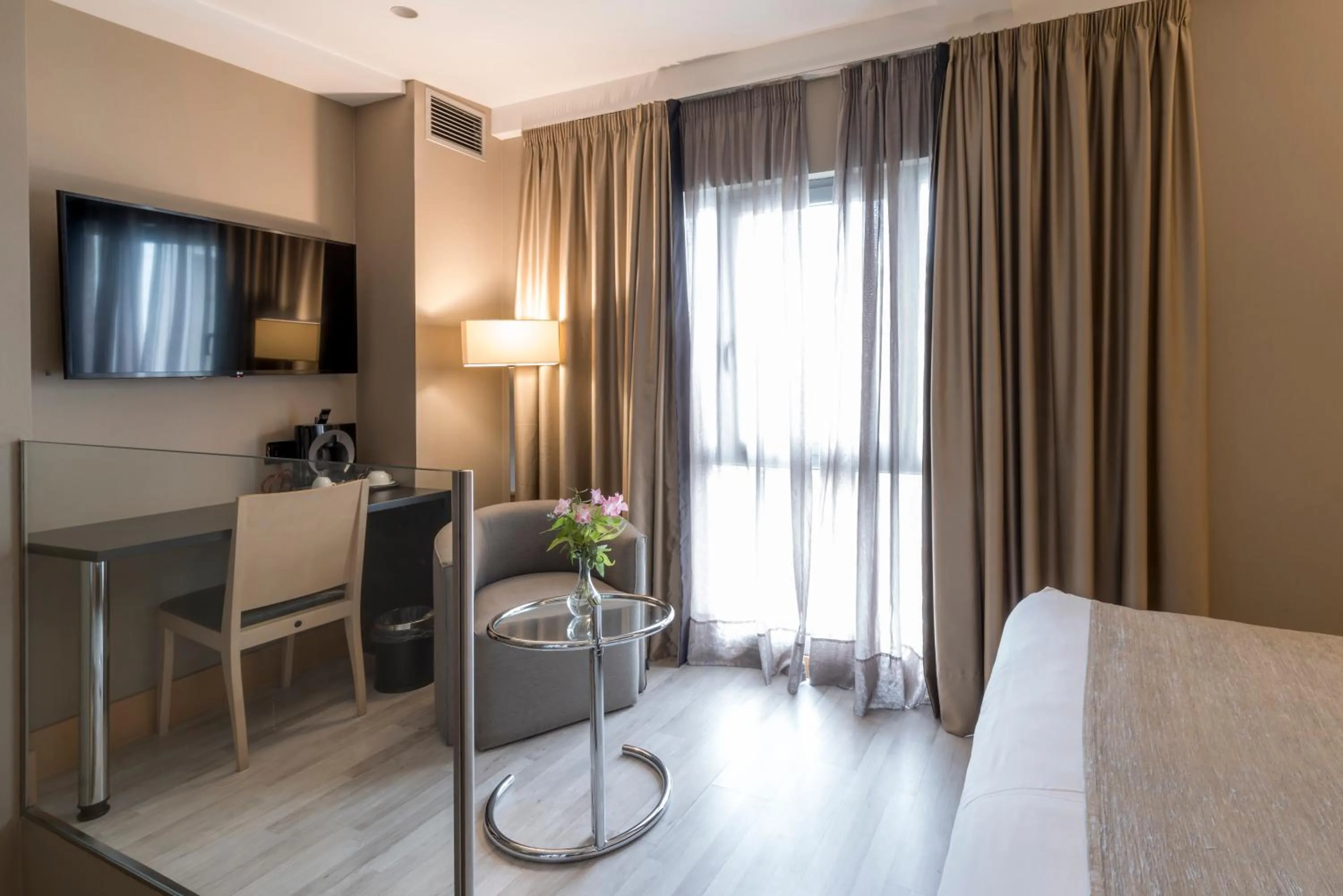 Photo of the whole room, Bed in Hotel Plaza