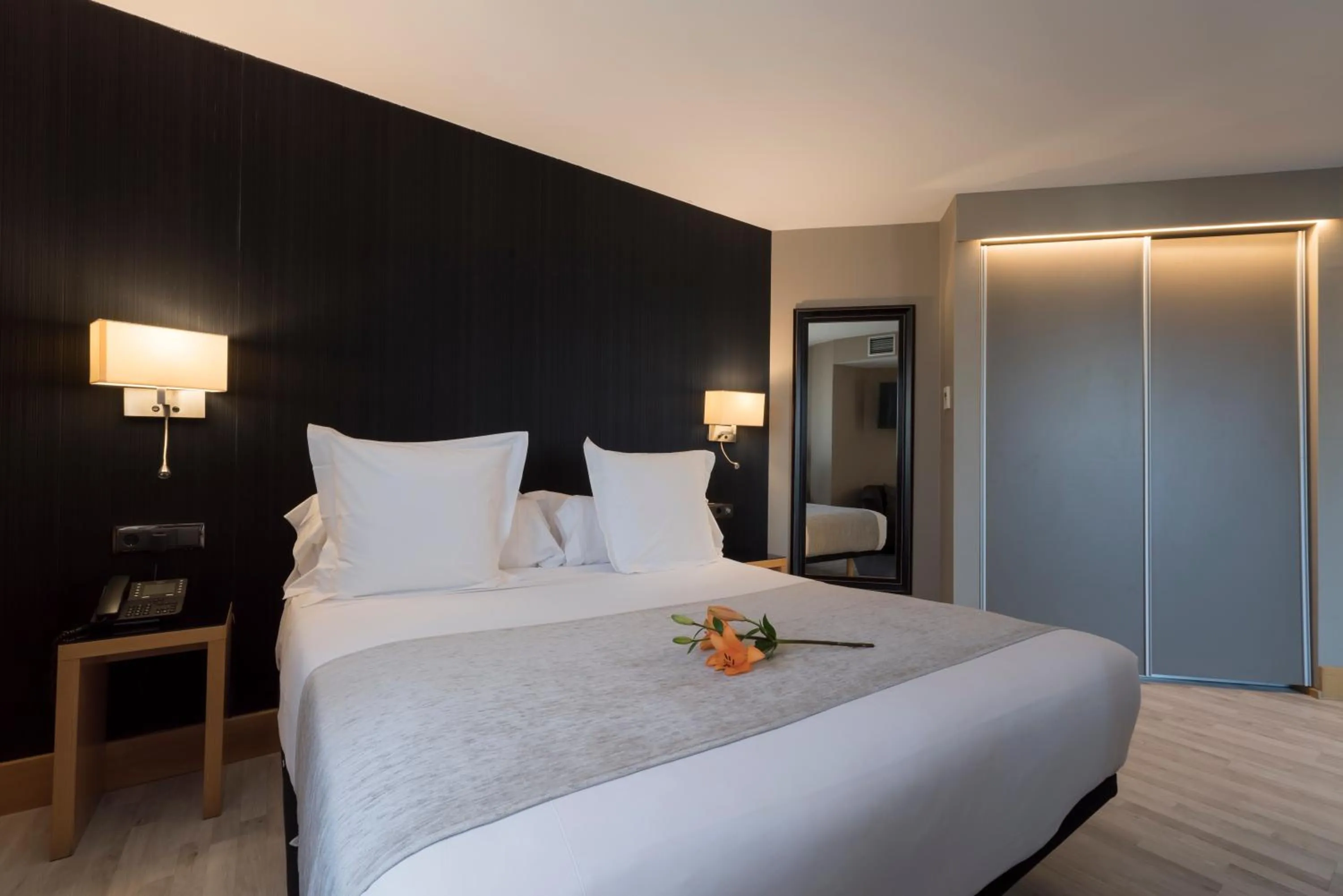 Bedroom, Bed in Hotel Plaza