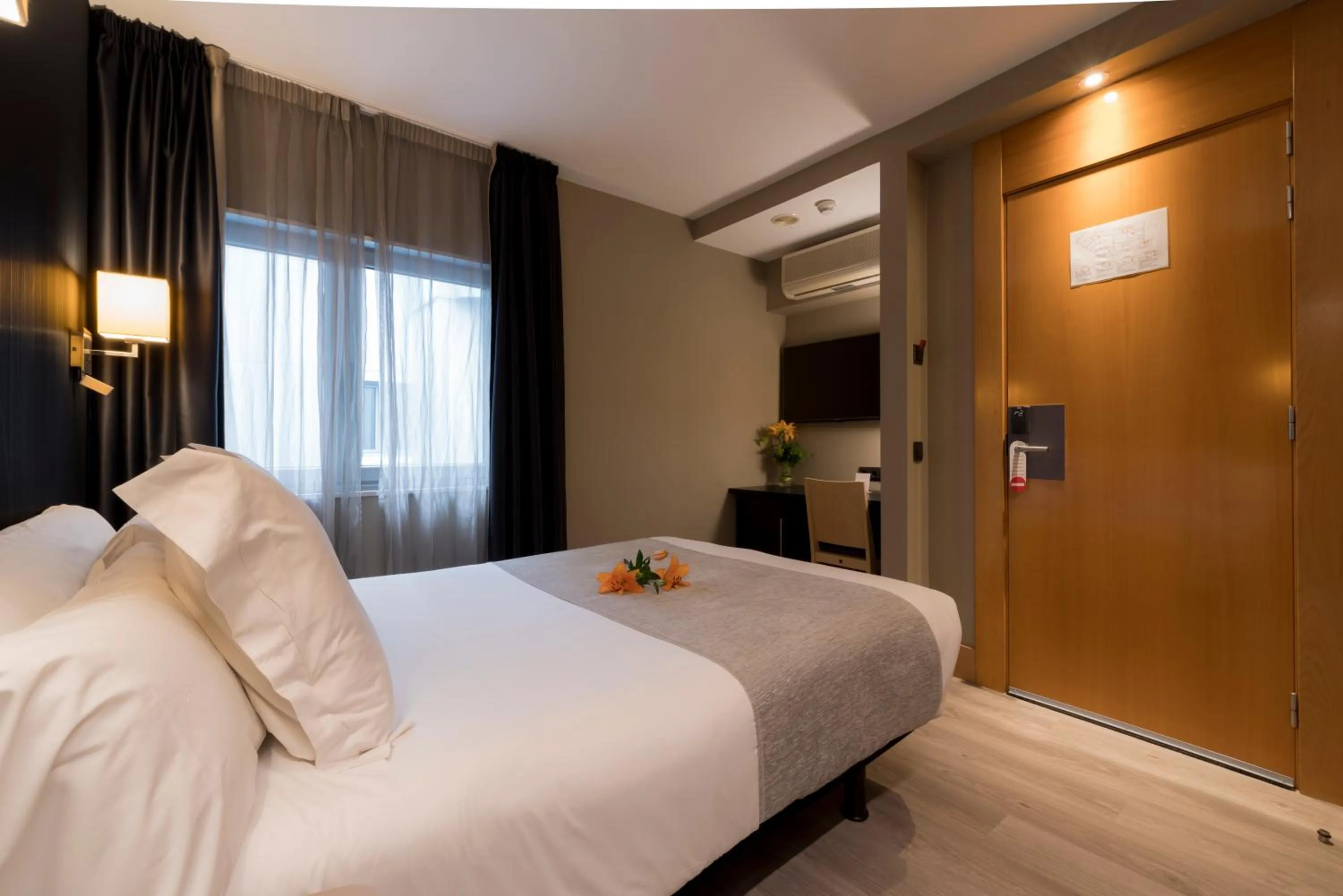 Photo of the whole room, Bed in Hotel Plaza