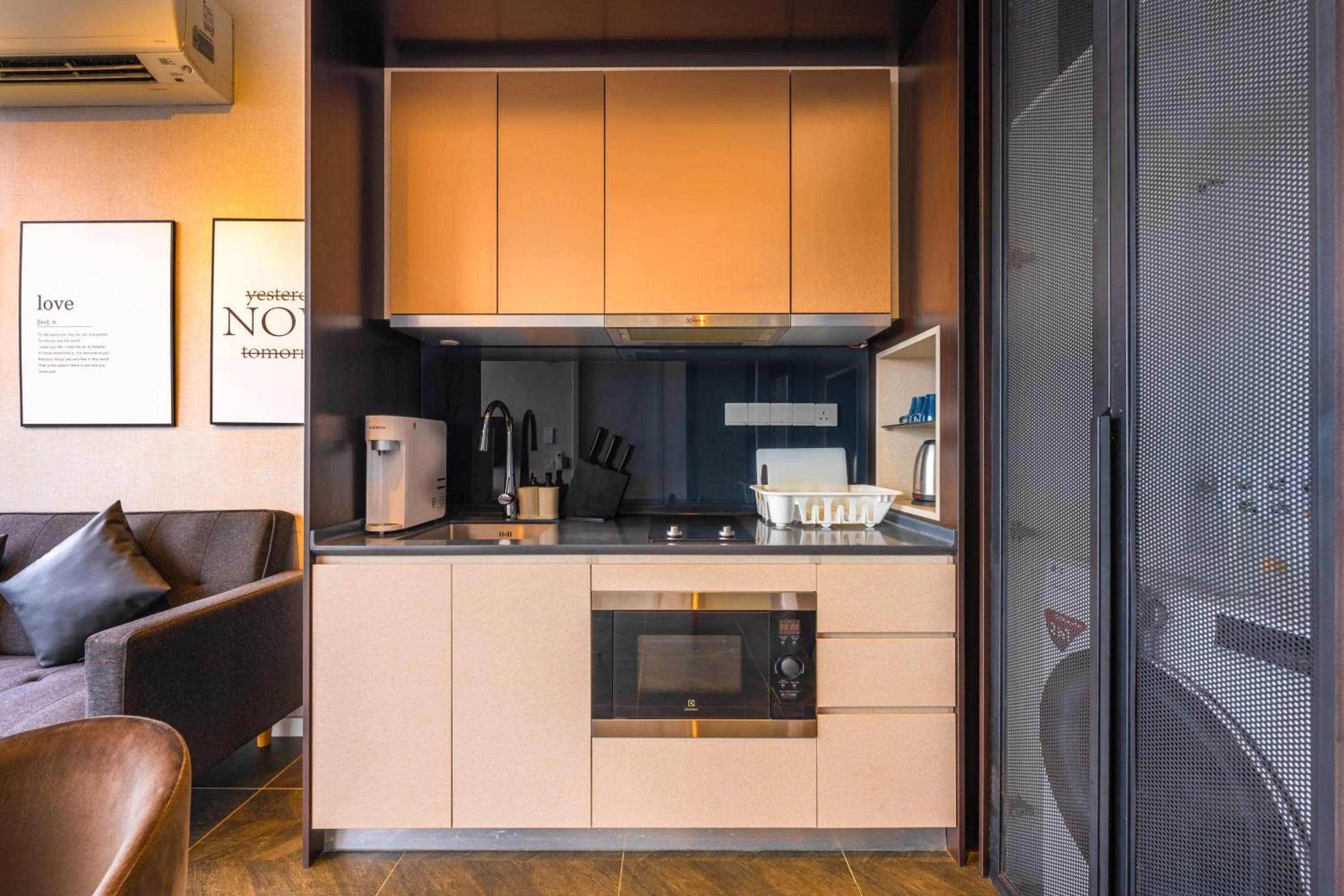 Kitchen or kitchenette in Greystone Scarletz Suites