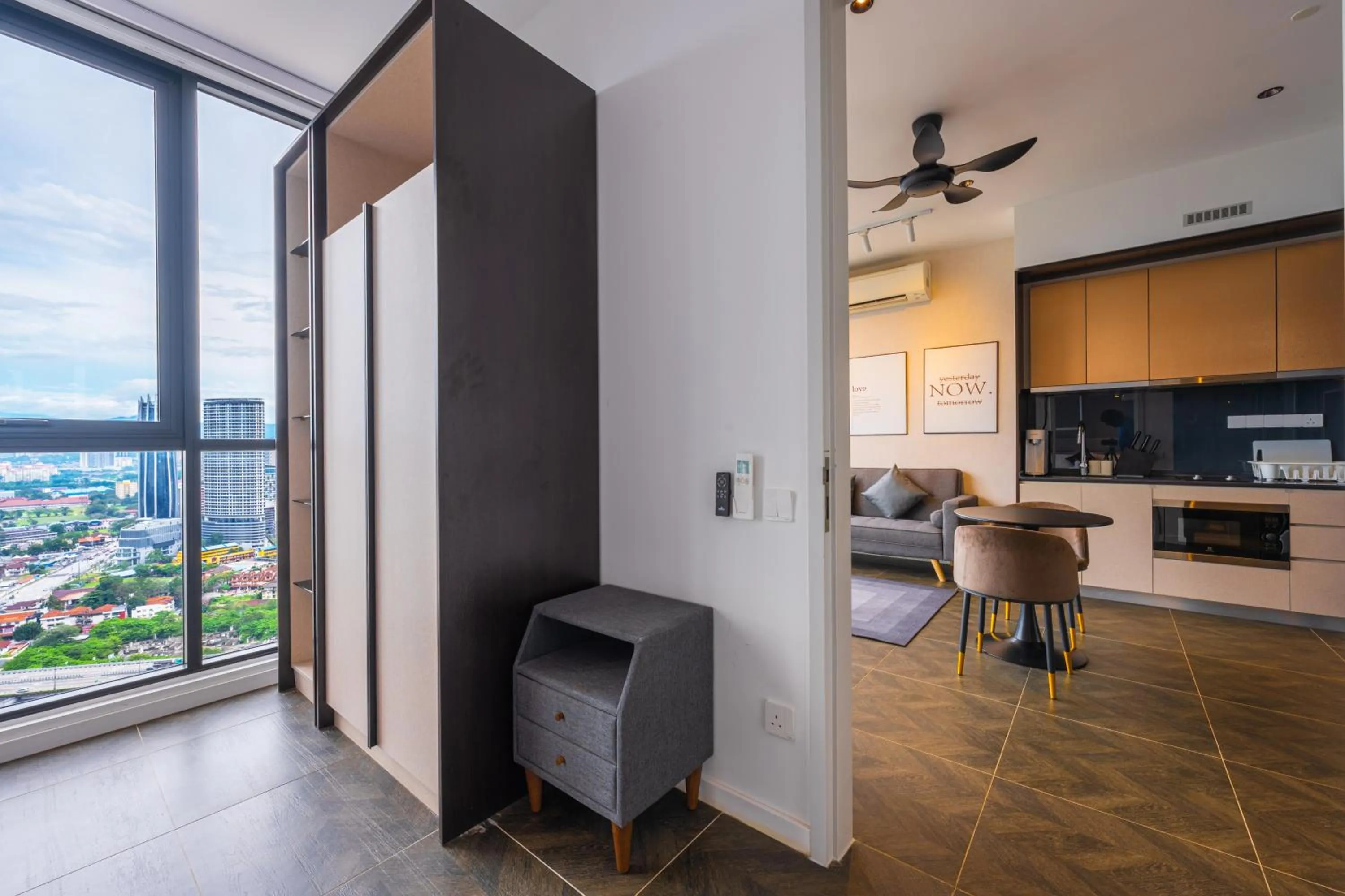 Kitchen or kitchenette in Greystone Scarletz Suites