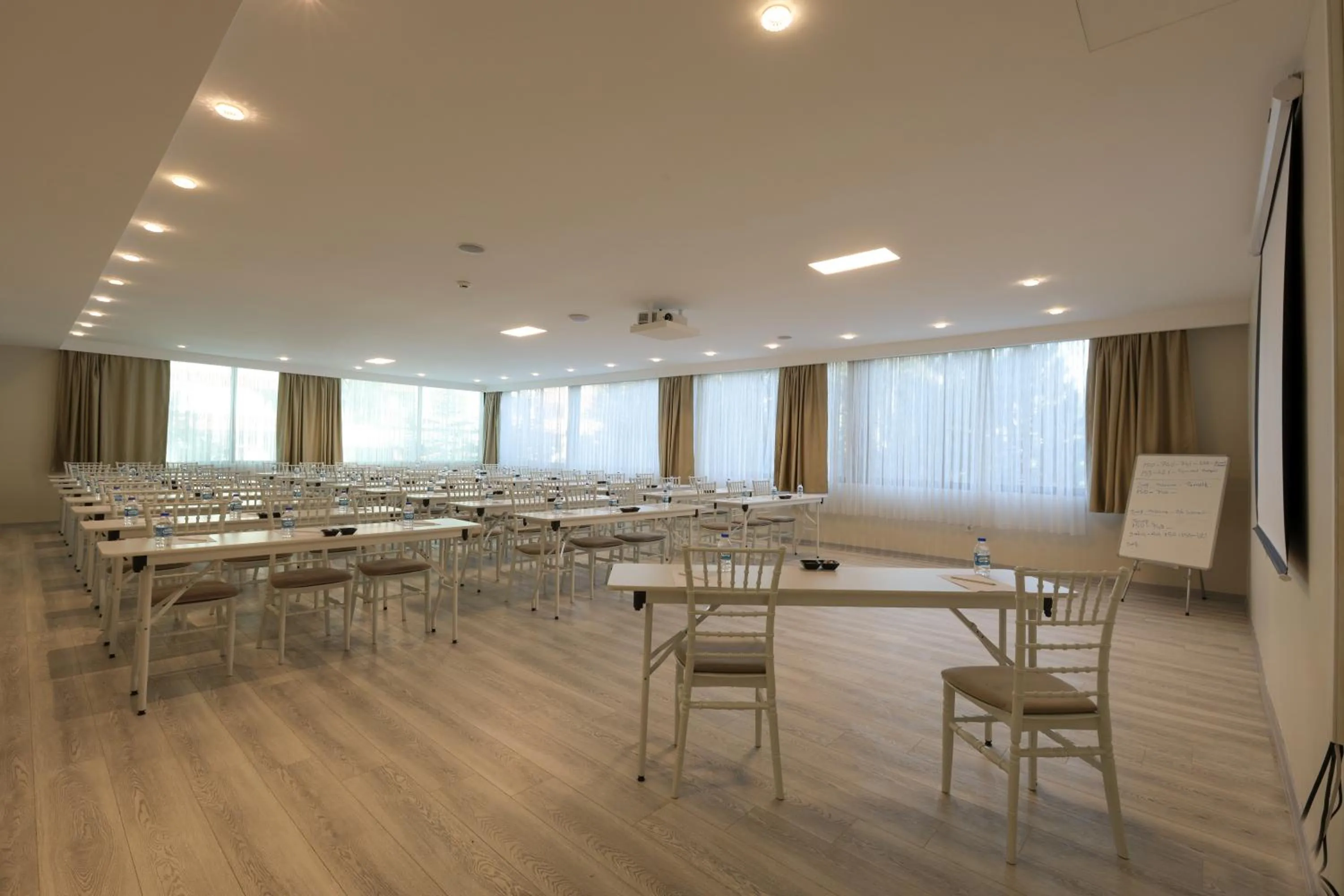 Meeting/conference room in Resun Hotel