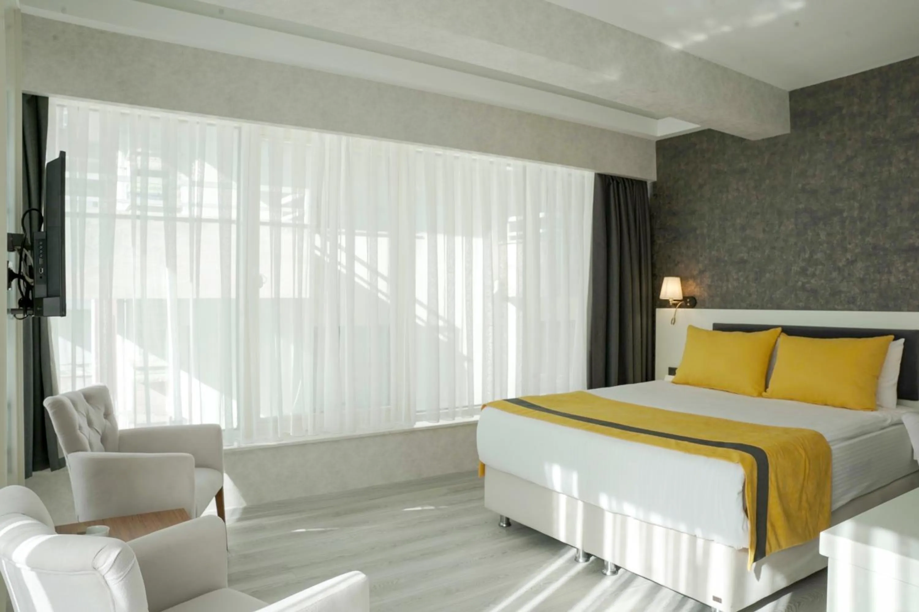 Bedroom, Bed in Resun Hotel