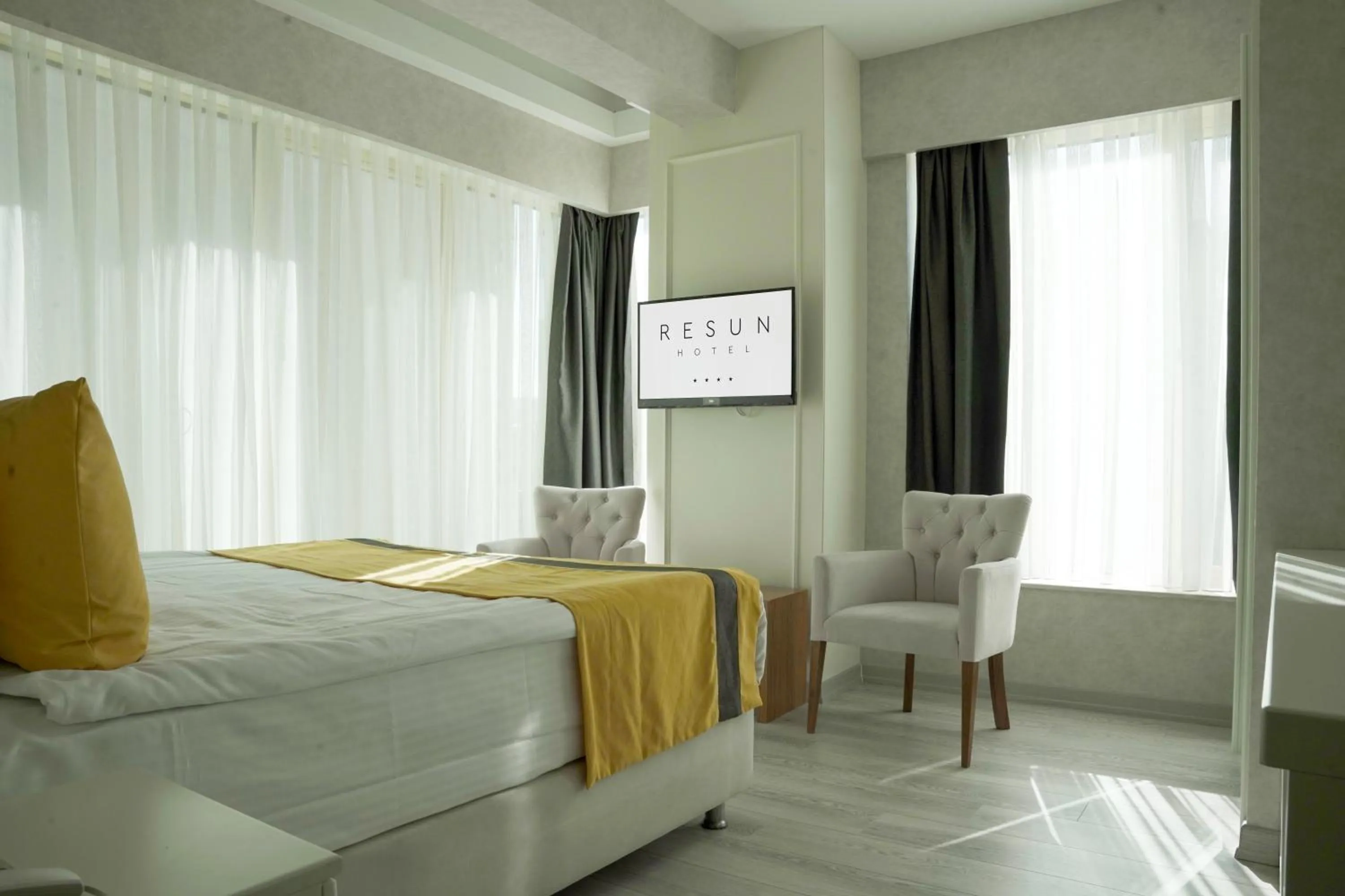 Photo of the whole room, Bed in Resun Hotel