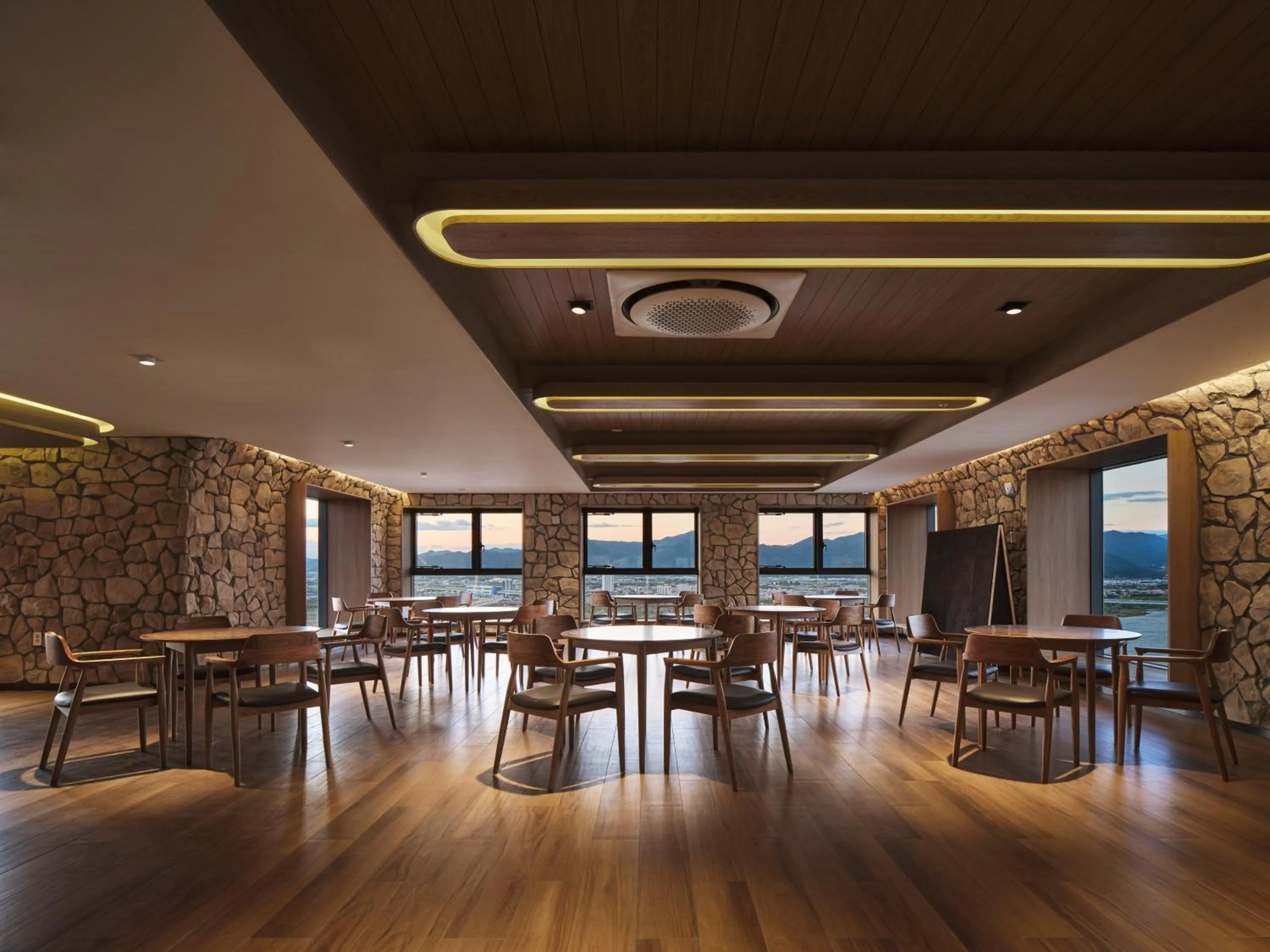 Restaurant/places to eat in Hotel tt Gupo