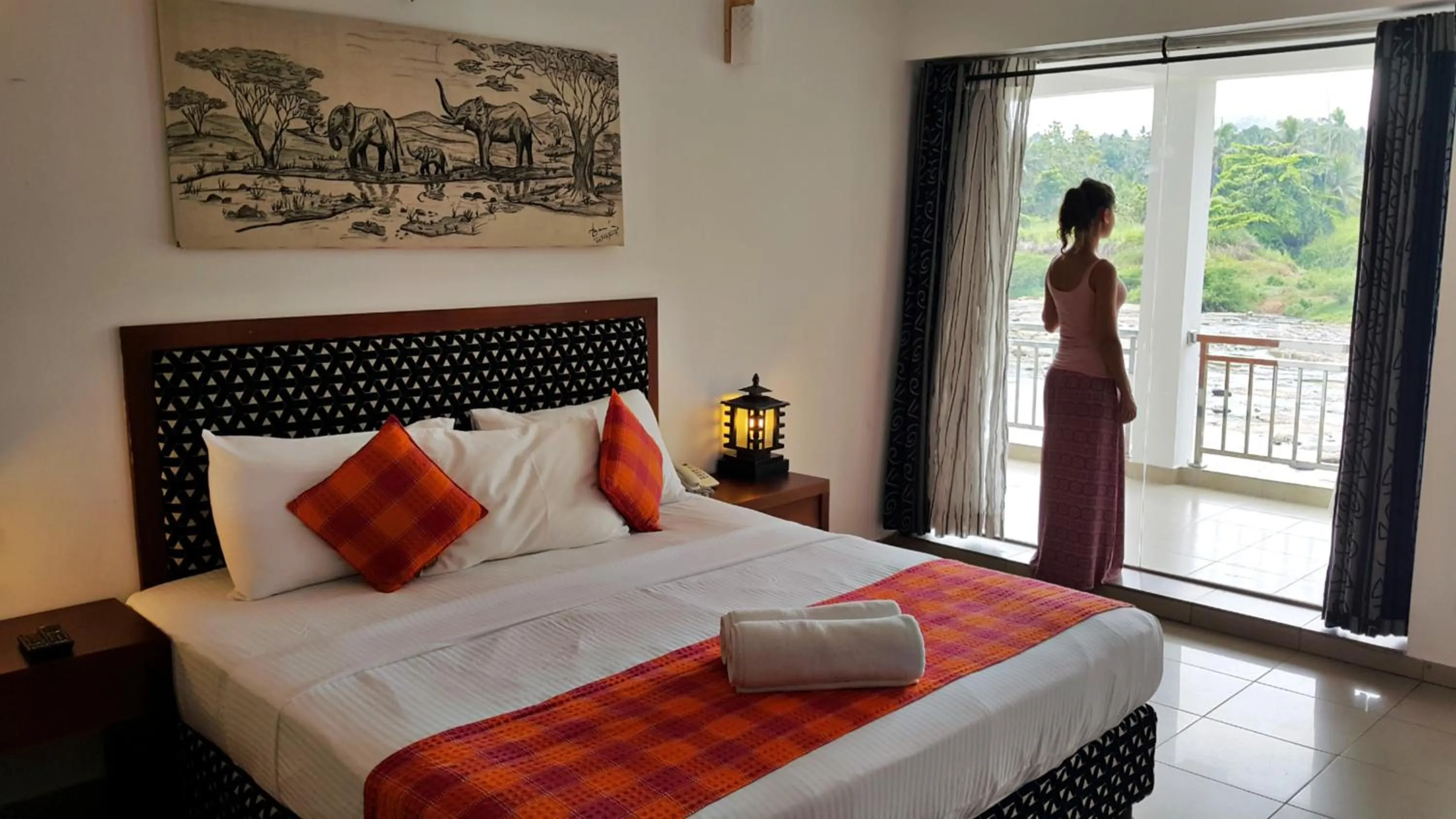 Bed in Hotel Pinnalanda - NEW DEAL! Exclusive Offers on Pickups Available!