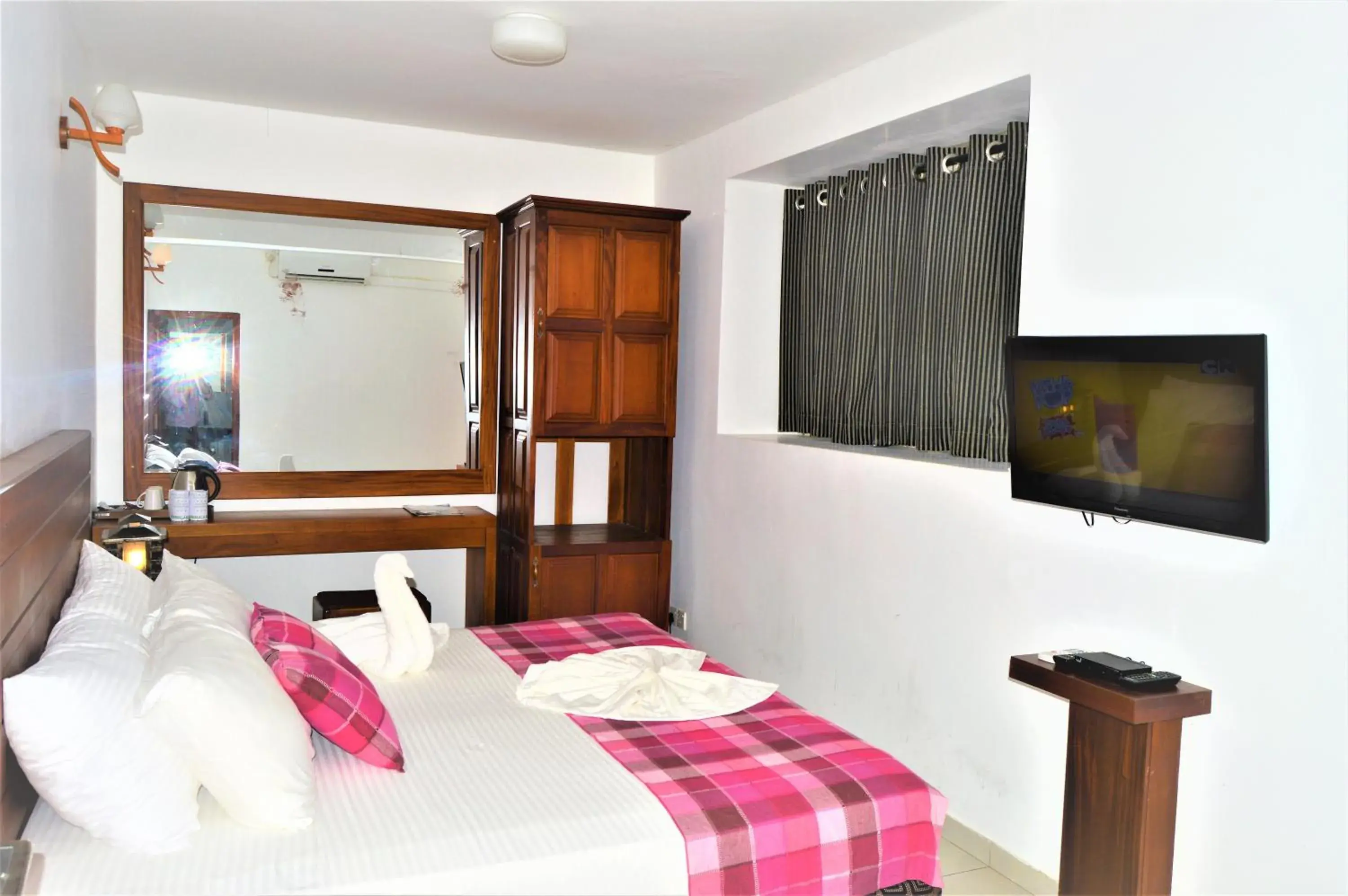 Deluxe Double or Twin Room with River View - single occupancy in Hotel Pinnalanda - NEW DEAL! Exclusive Offers on Pickups Available! Deluxe Double or Twin Room with River View - single occupancy in Hotel Pinnalanda - NEW DEAL! Exclusive Offers on Pickups Available!