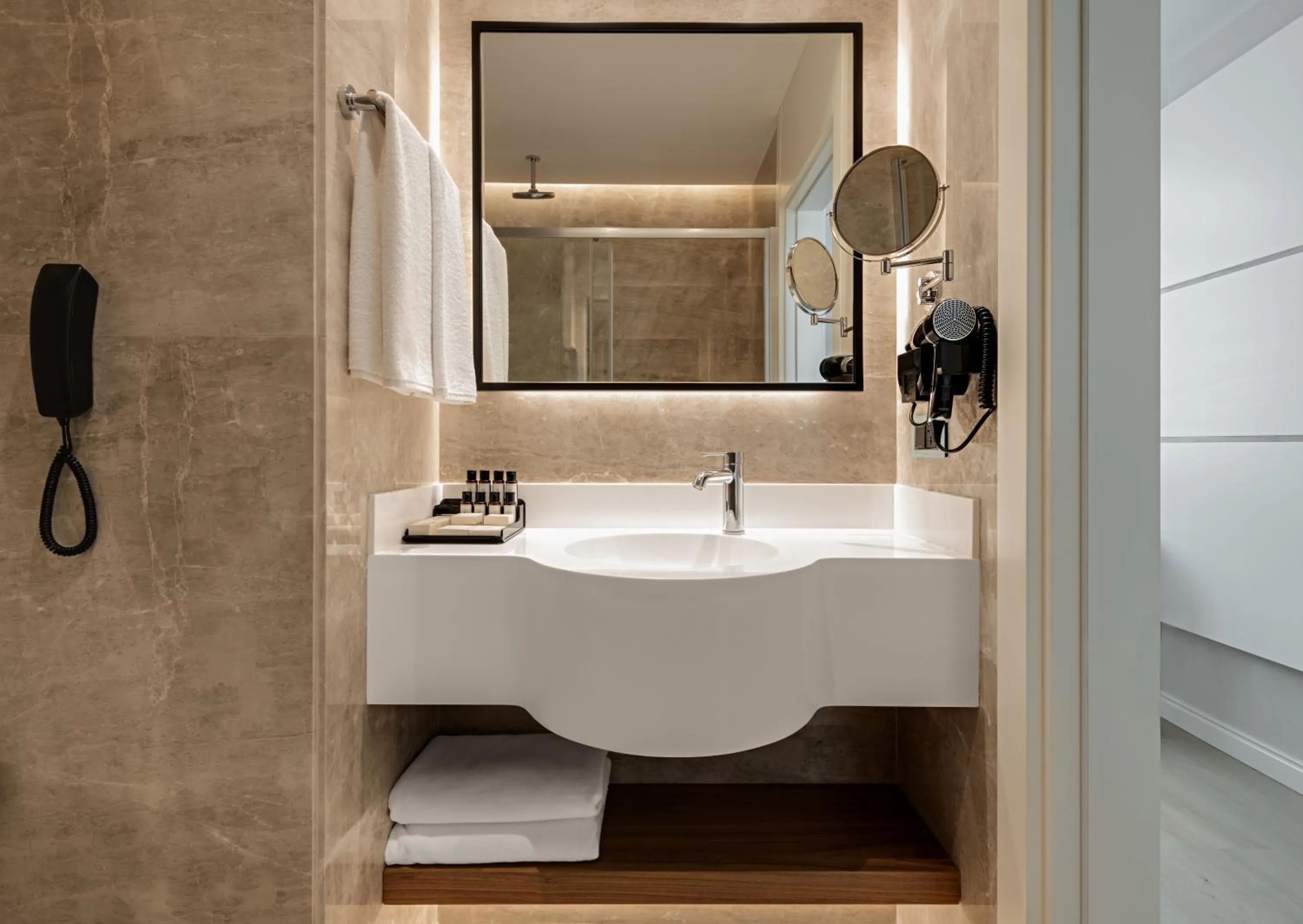 Shower in Gleam Collection Hotel