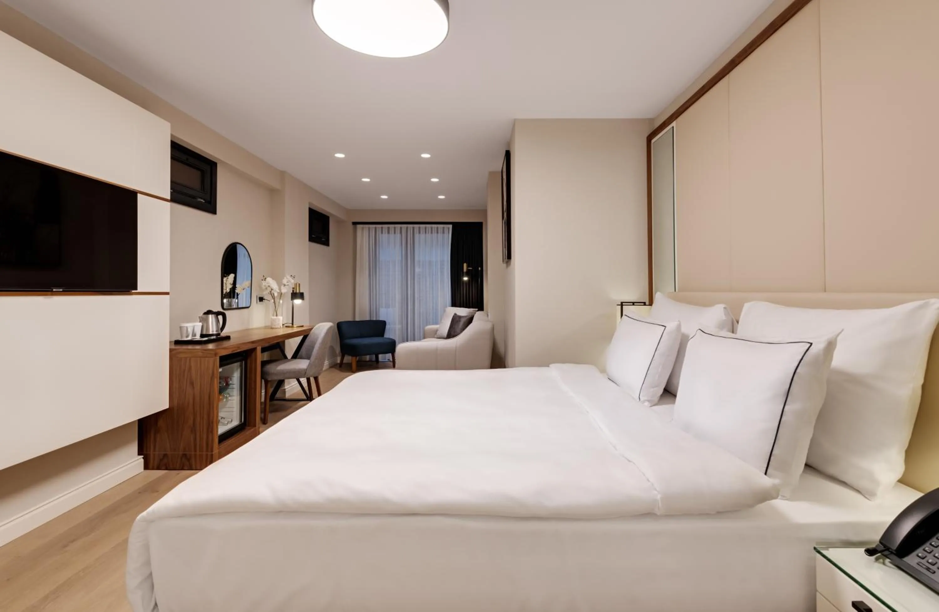 Patio, Bed in Gleam Collection Hotel