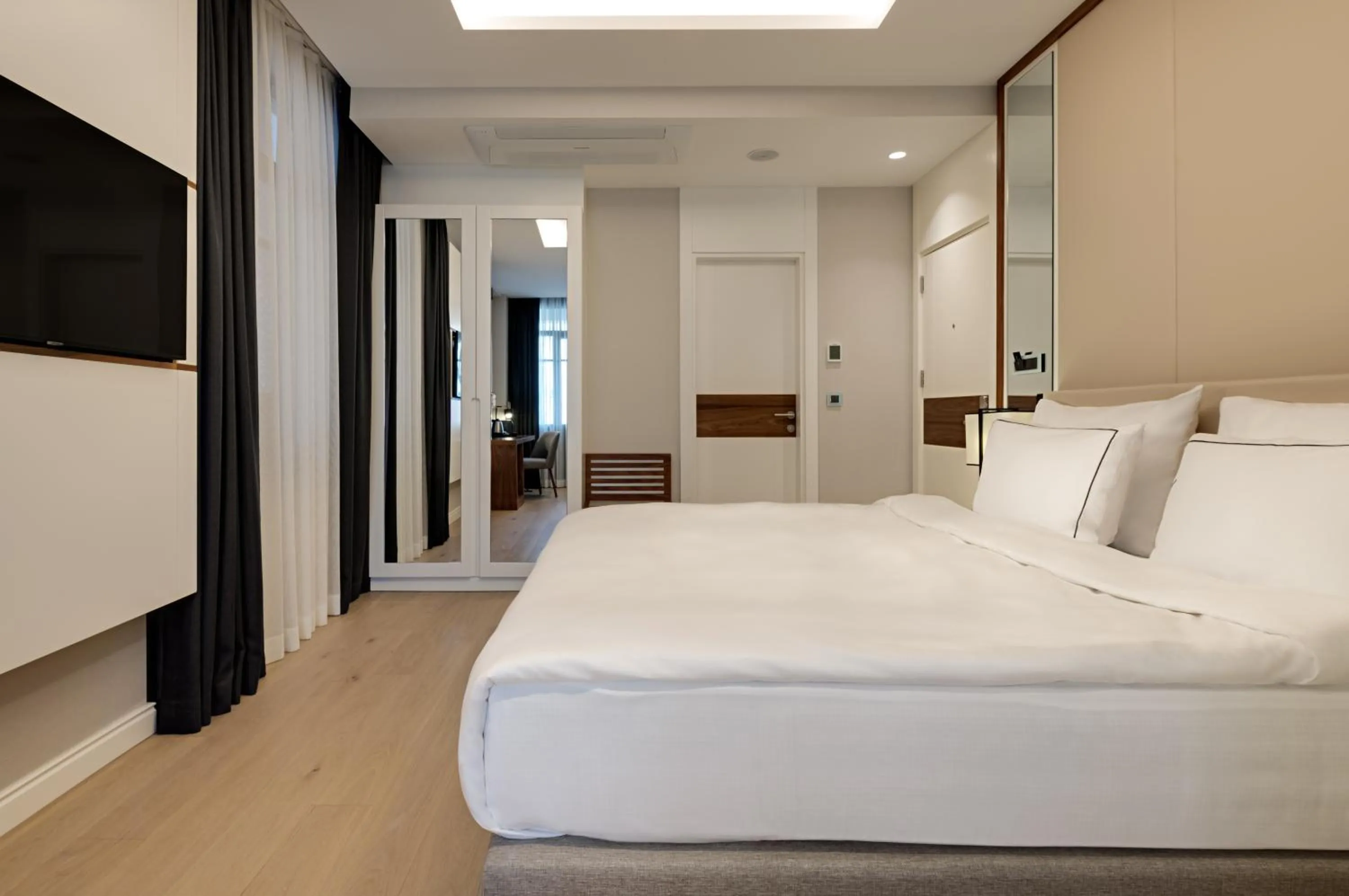 Bed in Gleam Collection Hotel