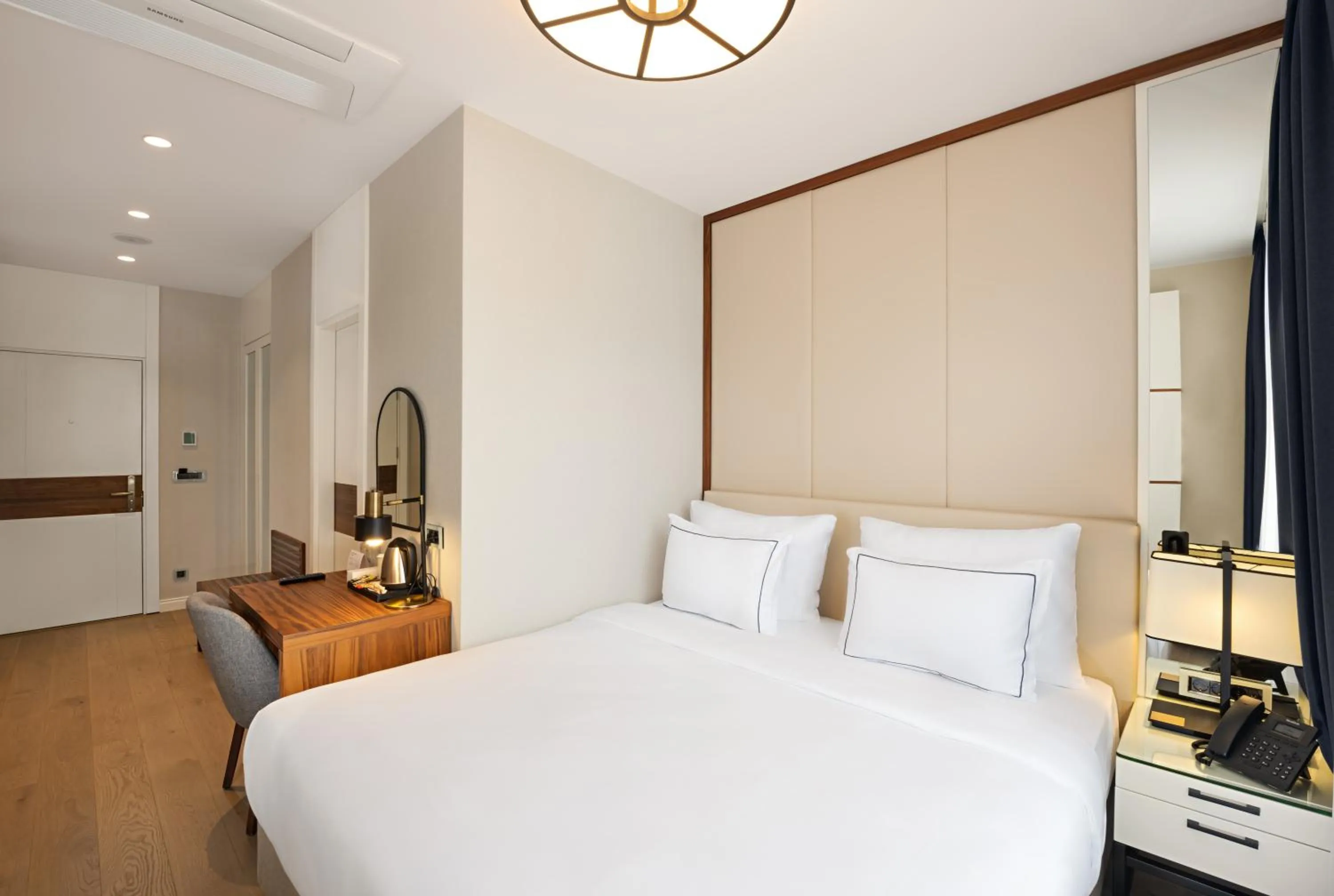 Bed in Gleam Collection Hotel