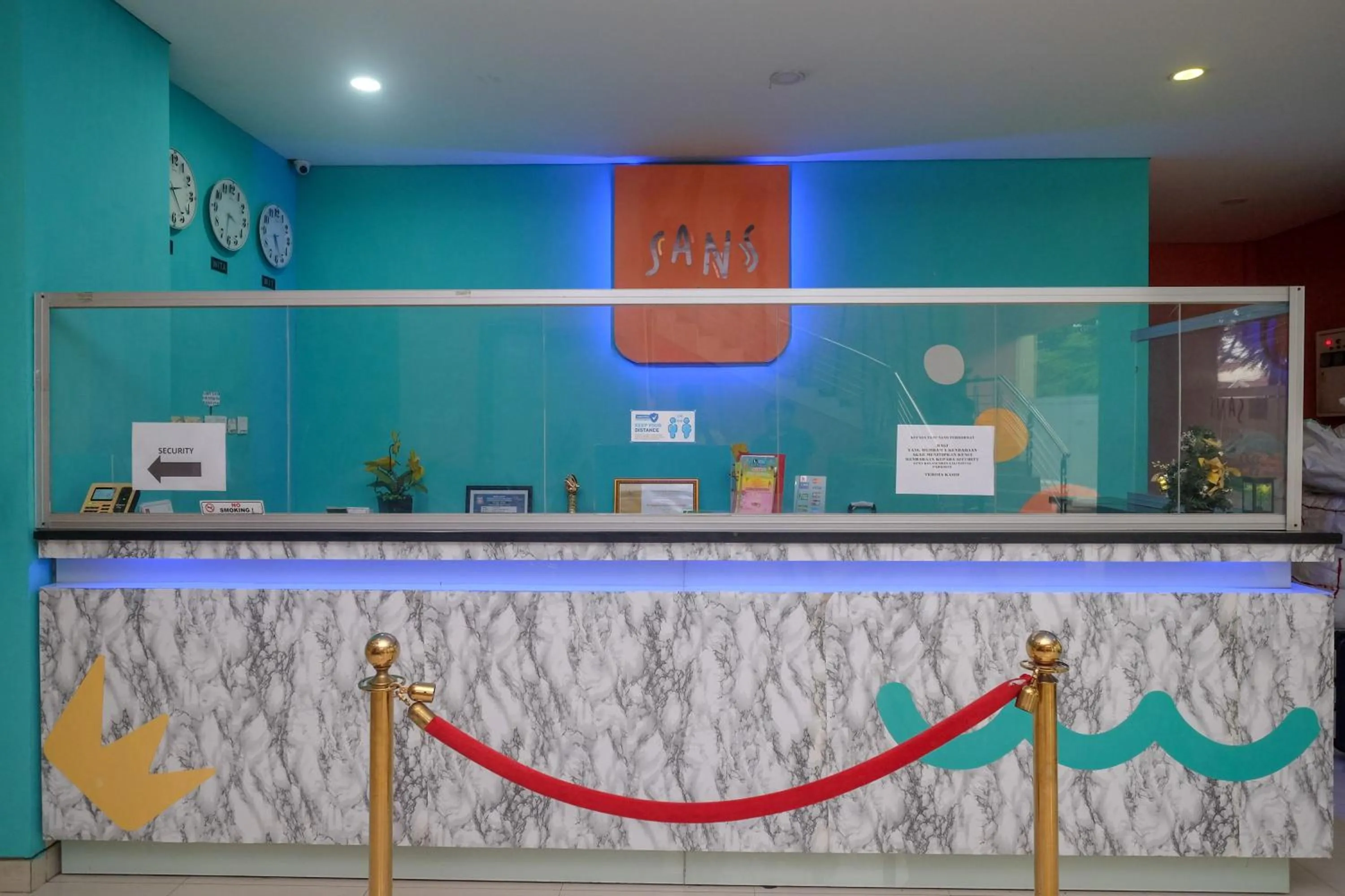 Lobby or reception in Sans Hotel Lynt Makassar