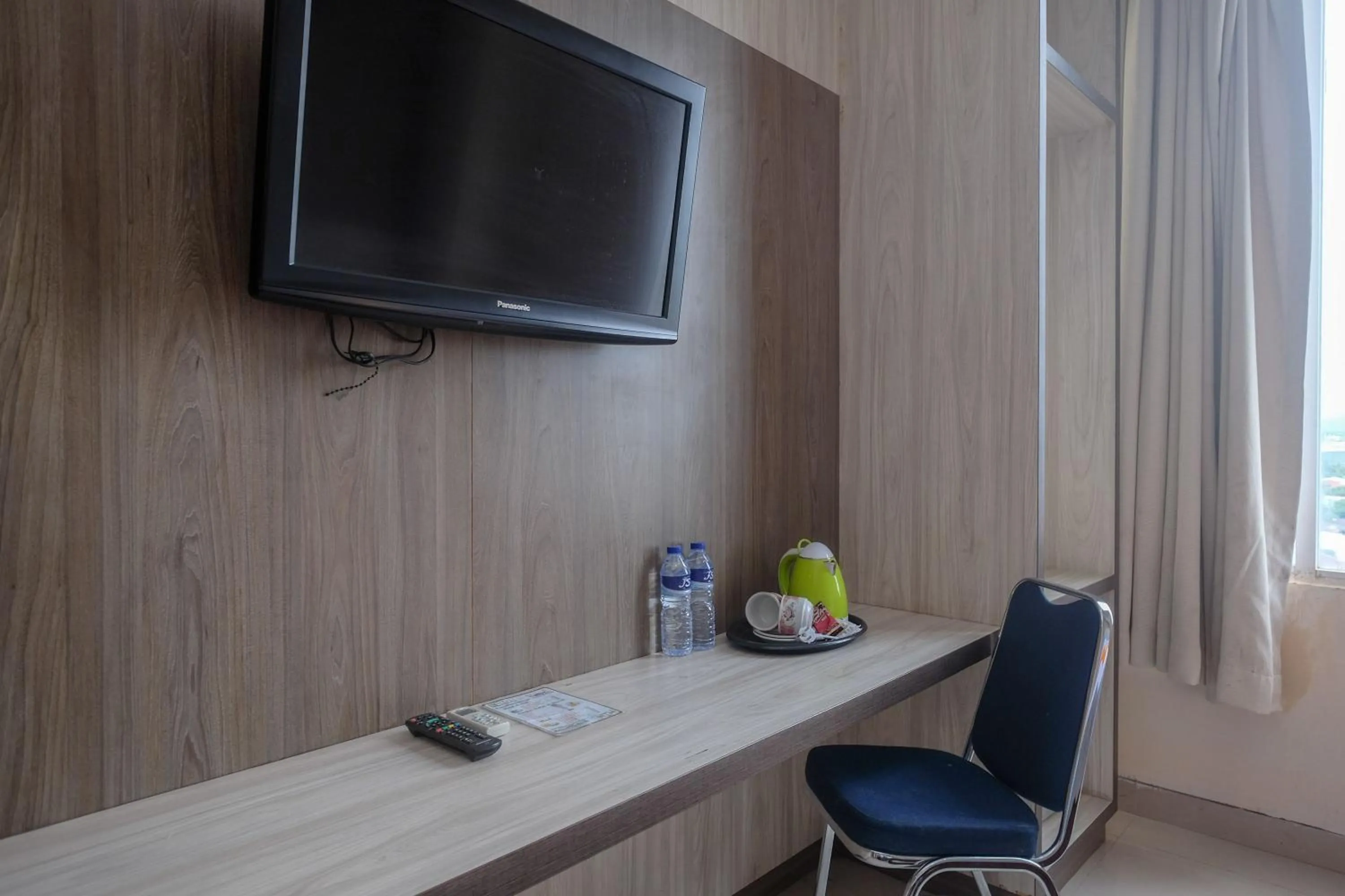 TV and multimedia in Sans Hotel Lynt Makassar