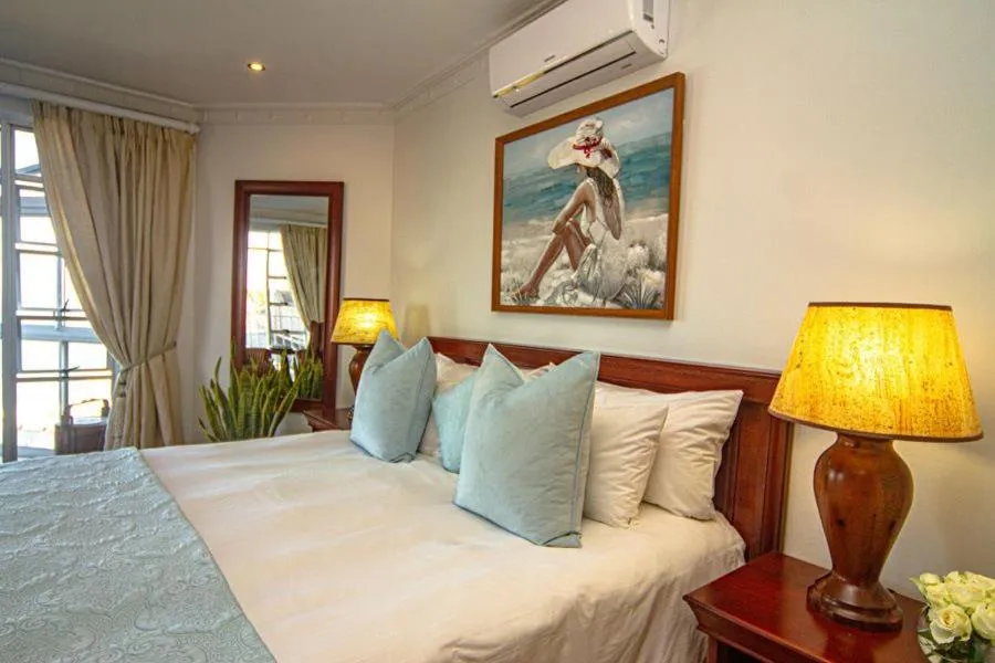 Bedroom, Bed in Burnham House B&B