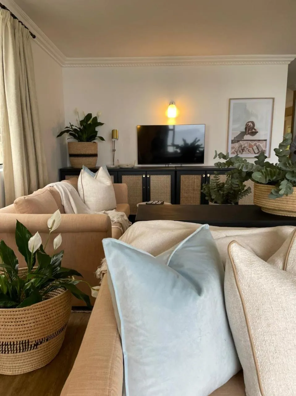 Communal lounge/ TV room in Burnham House B&B