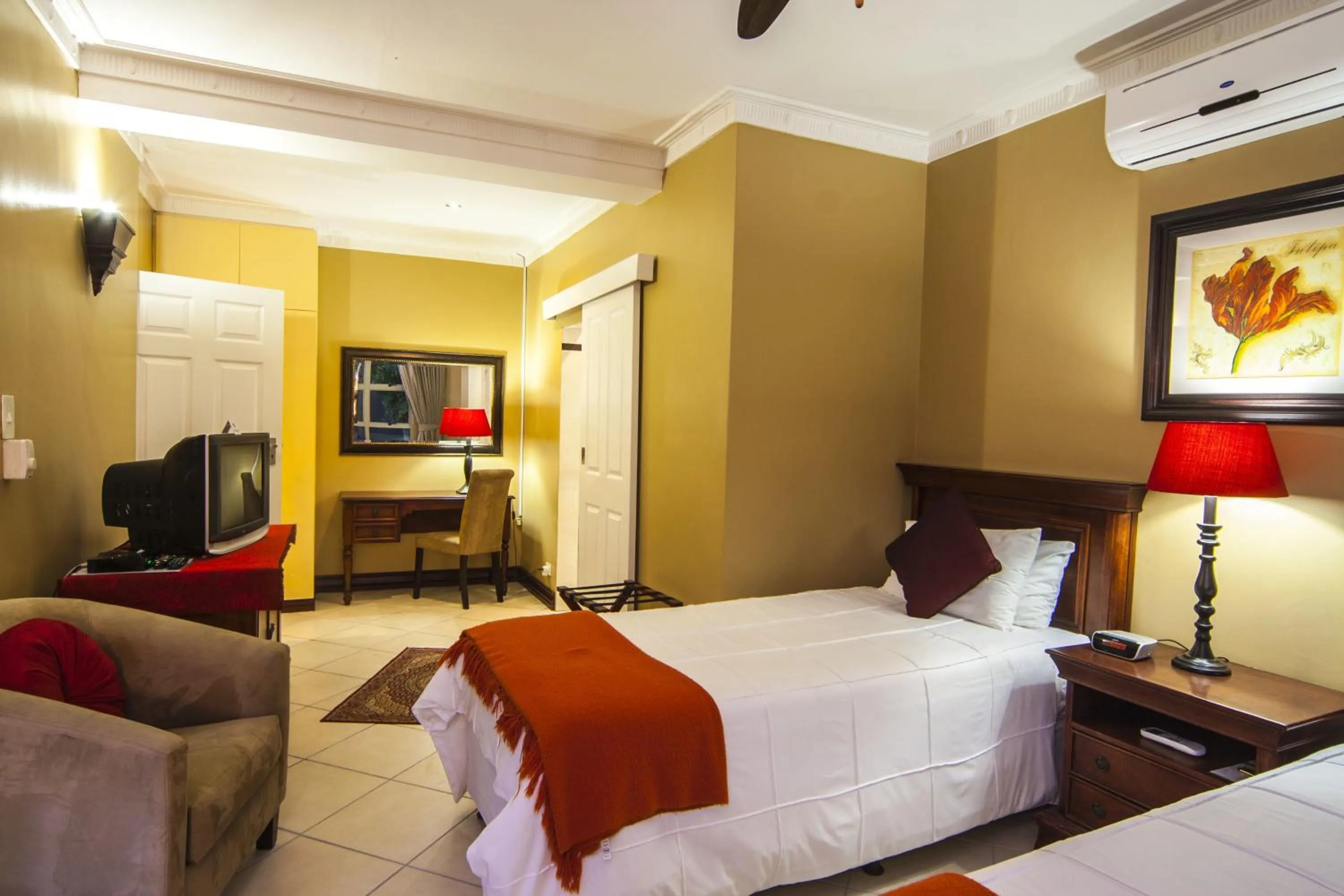 Bedroom, Bed in Burnham House B&B