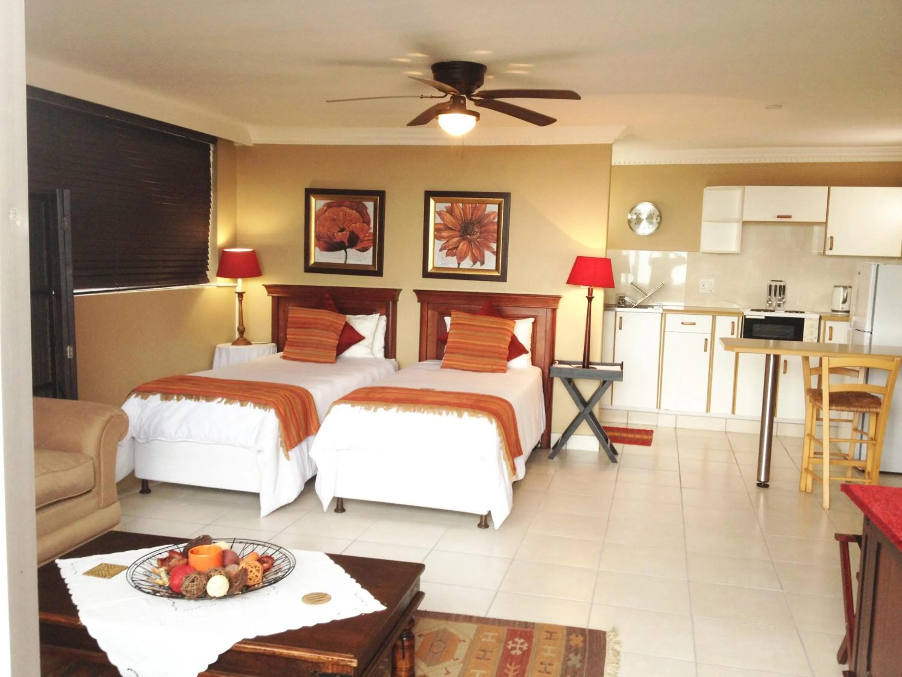 Bedroom, Bed in Burnham House B&B