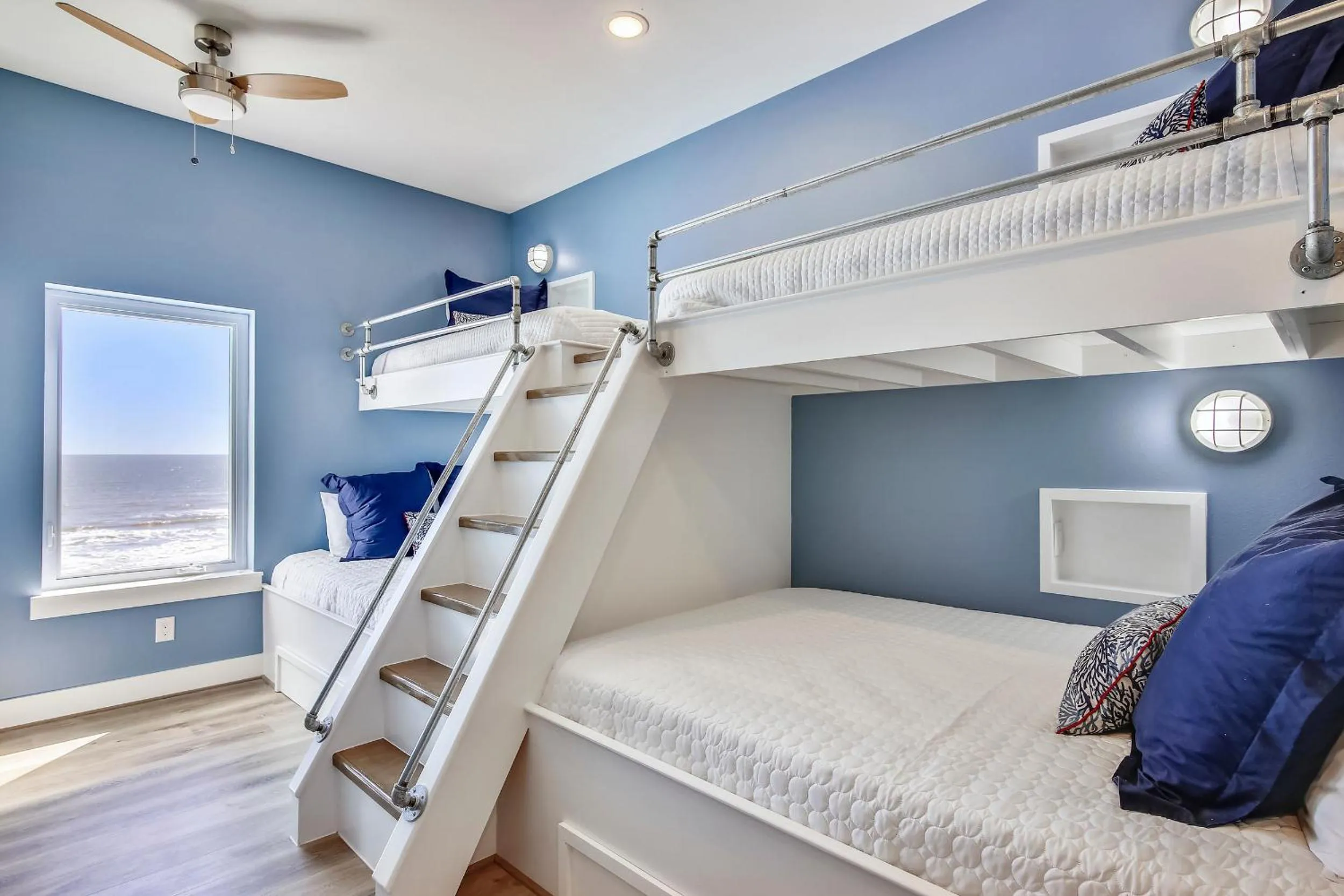 Property building, Bed in The Gulf Goddess