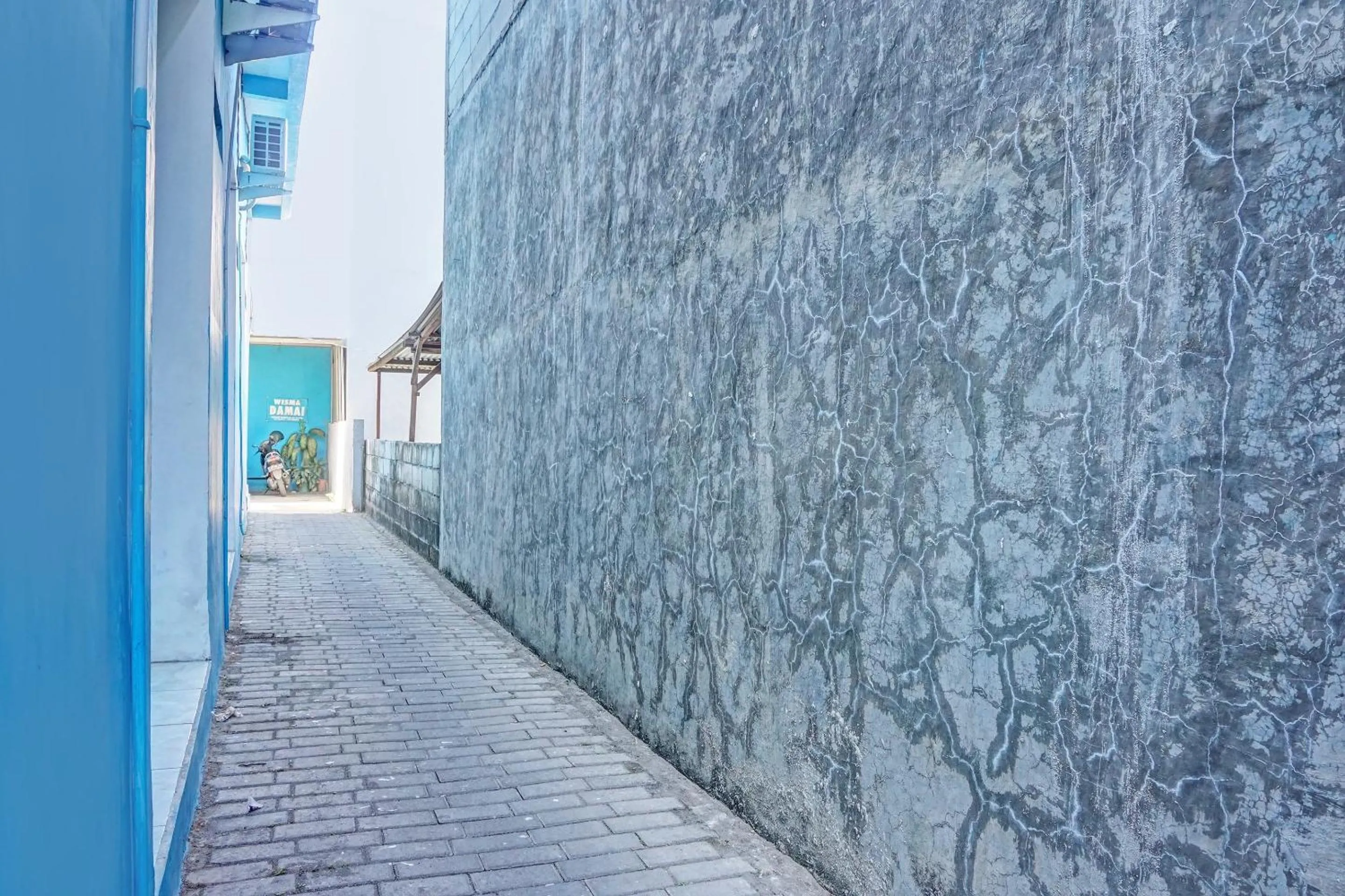 Lobby or reception in OYO Life 91718 Kost Damai Syariah