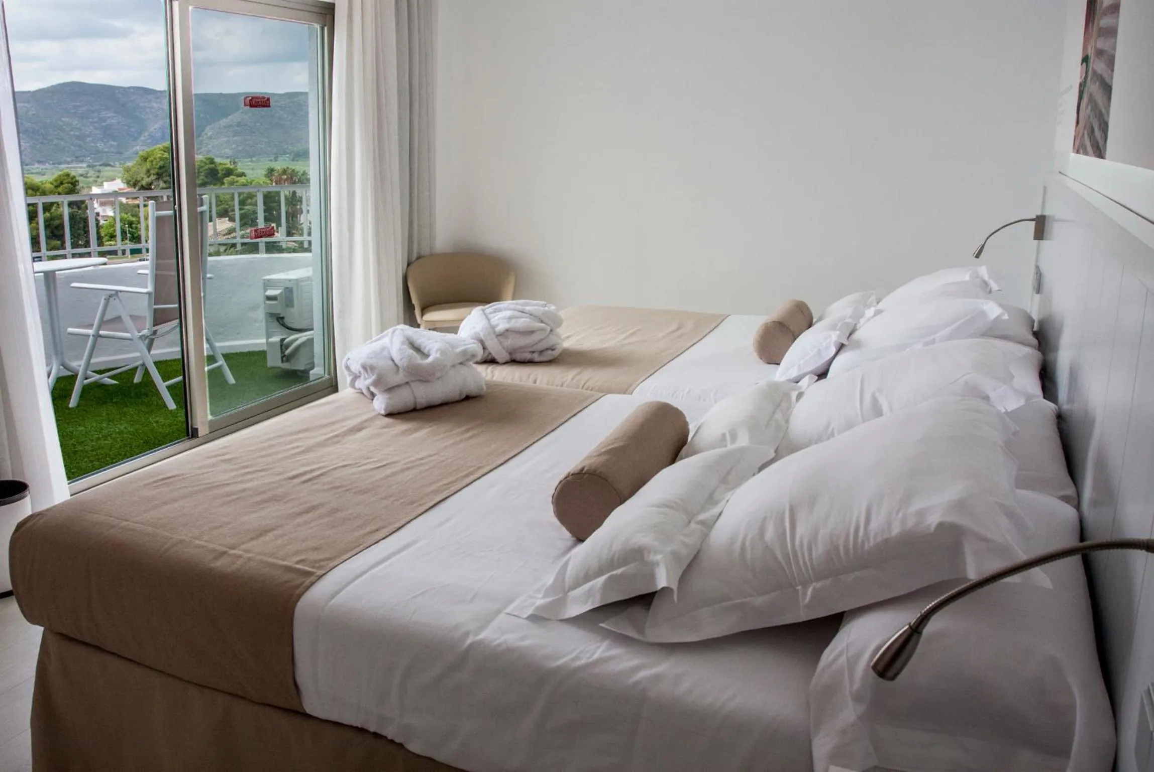 Bedroom, Bed in Villa Luz Design & Art Hotel