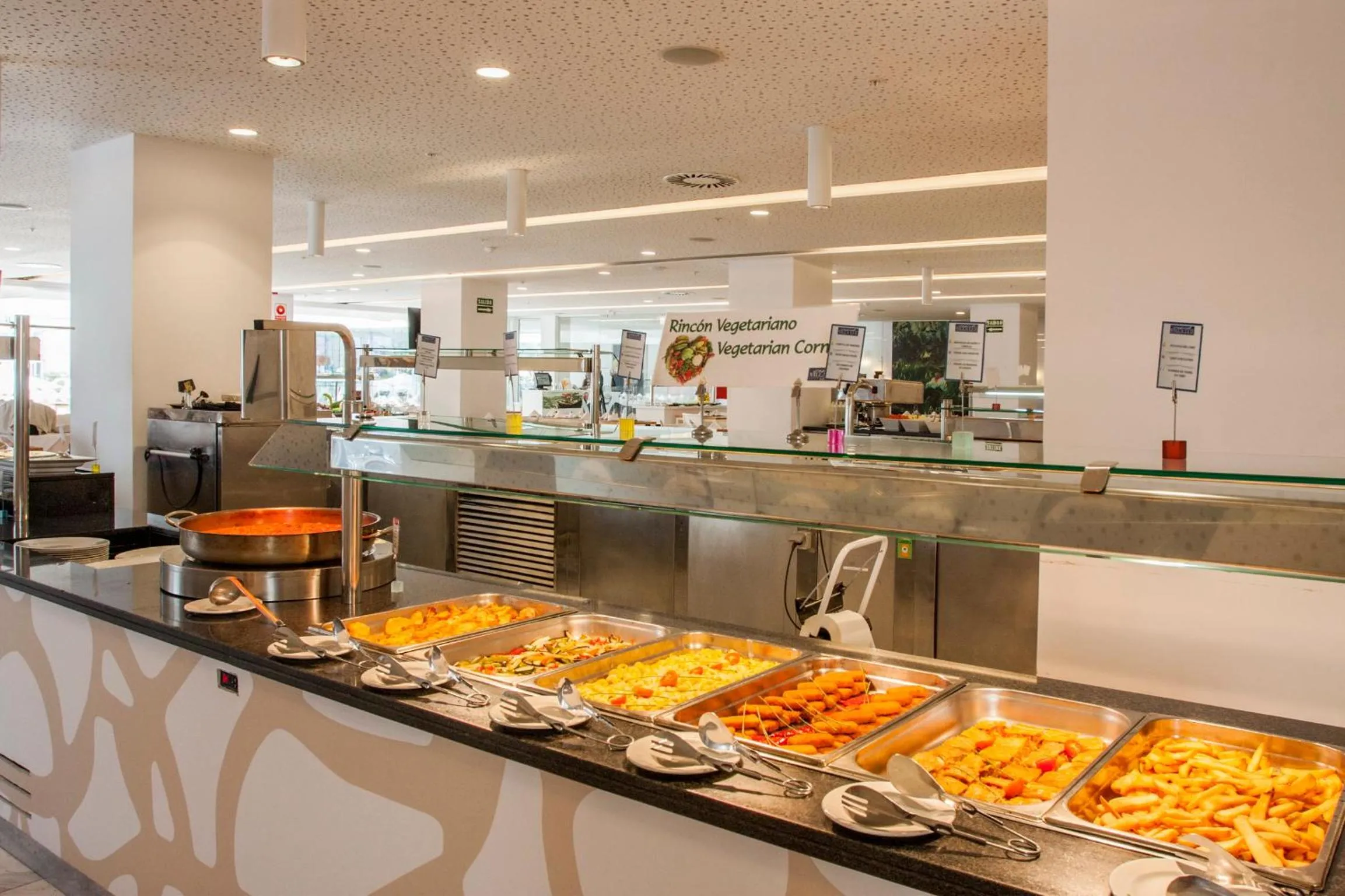 Restaurant/places to eat in Villa Luz Design & Art Hotel