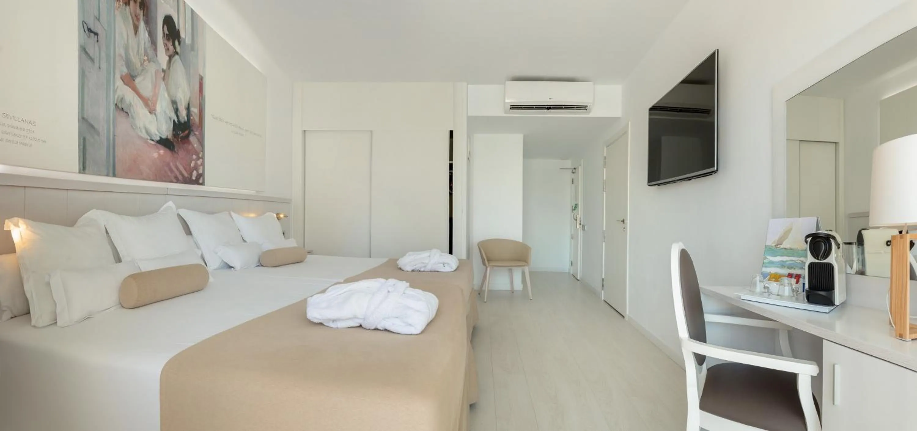 Bed in Villa Luz Design & Art Hotel