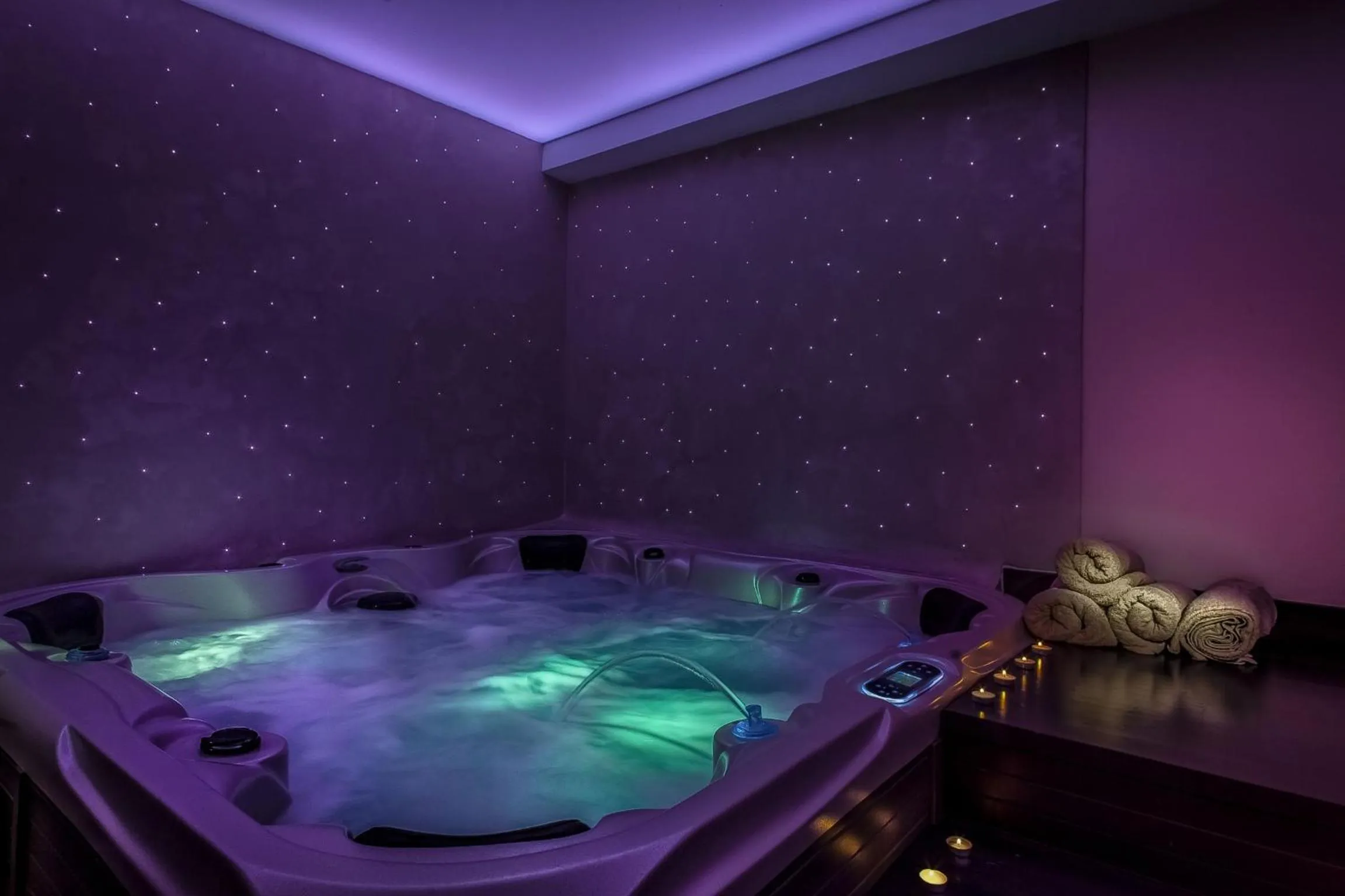 Hot Tub in Magic Aqua Rock Gardens