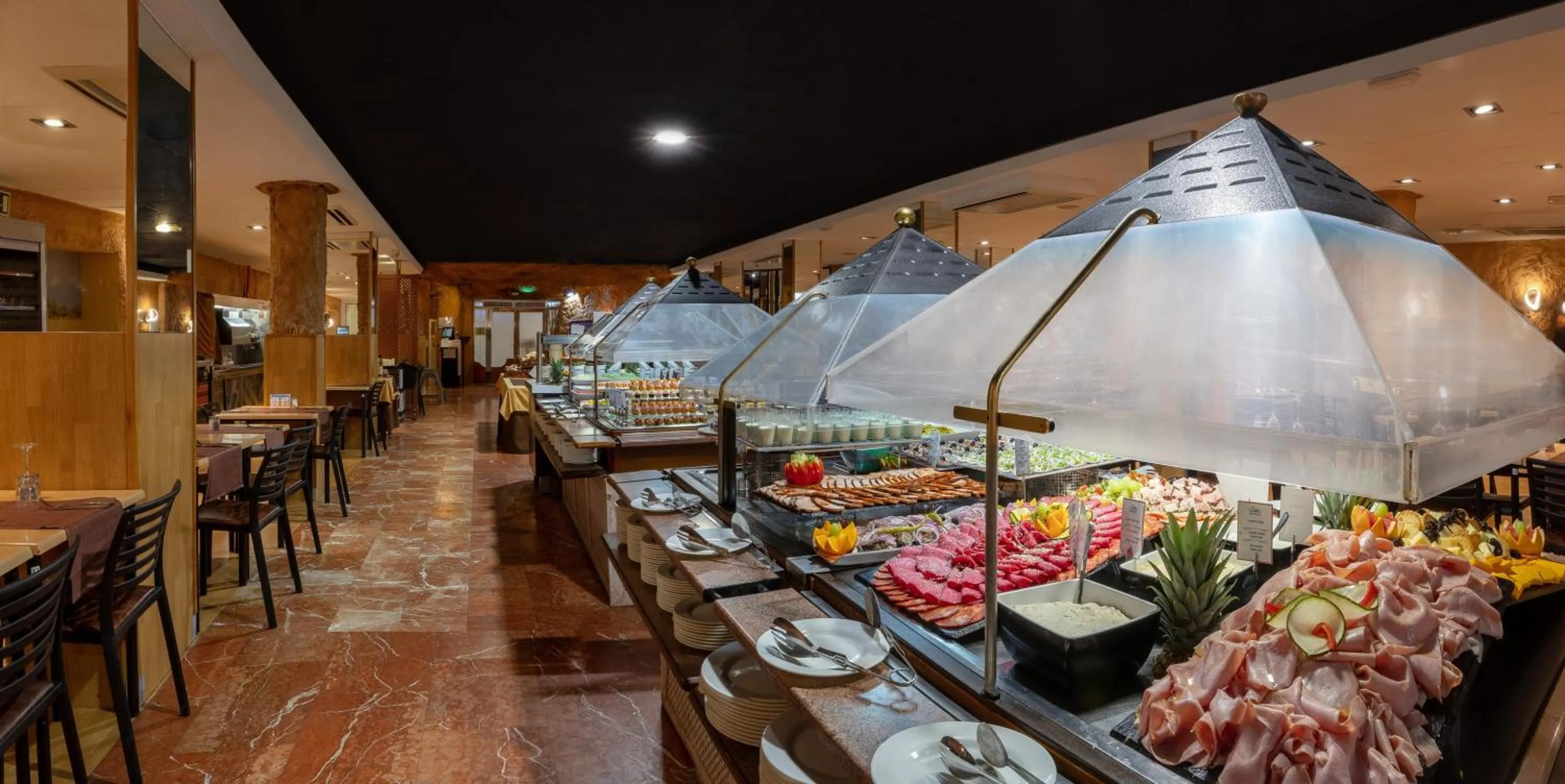 Restaurant/places to eat in Magic Aqua Rock Gardens