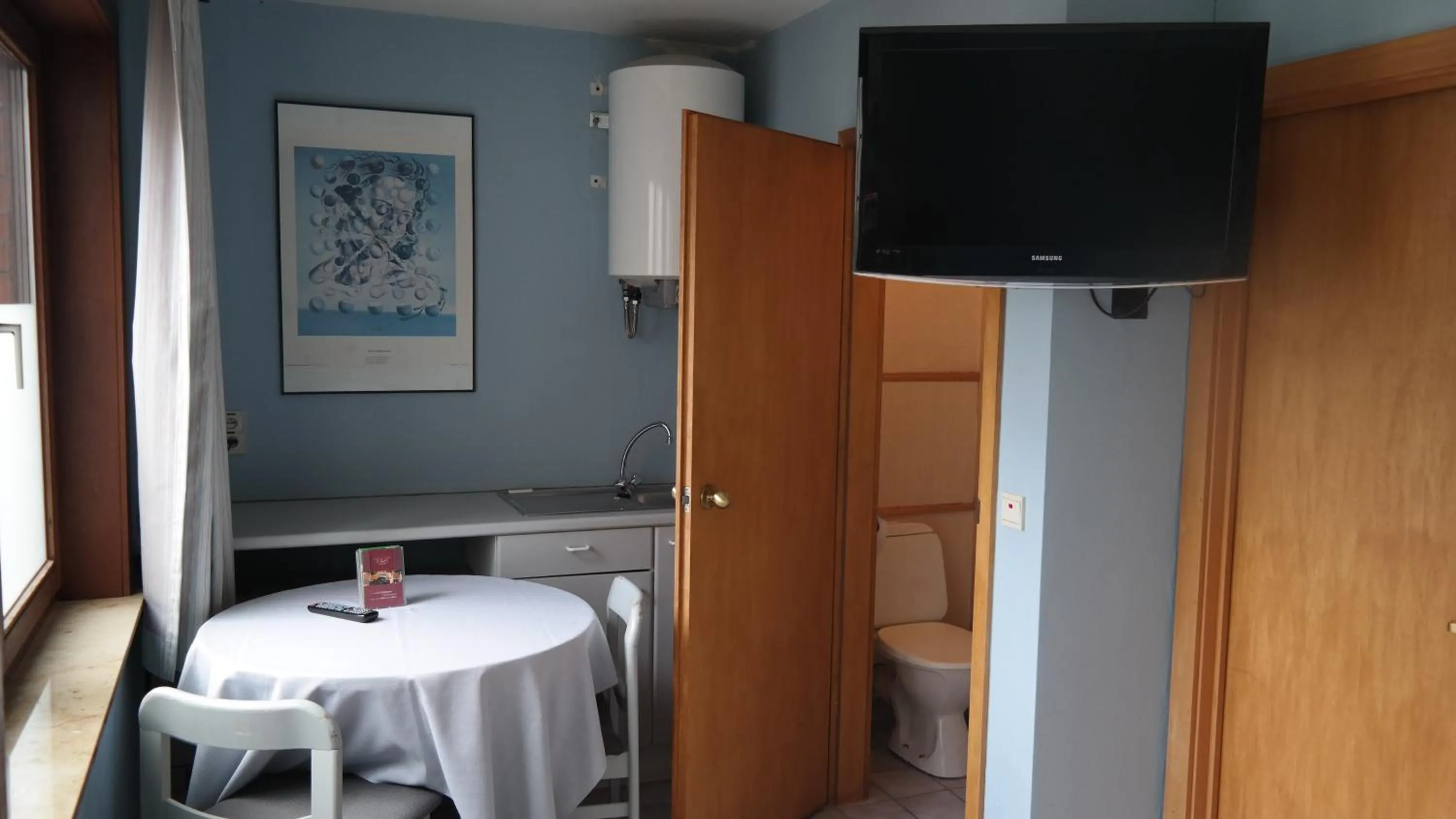 TV and multimedia in De Bonte Os Hotel & Tower