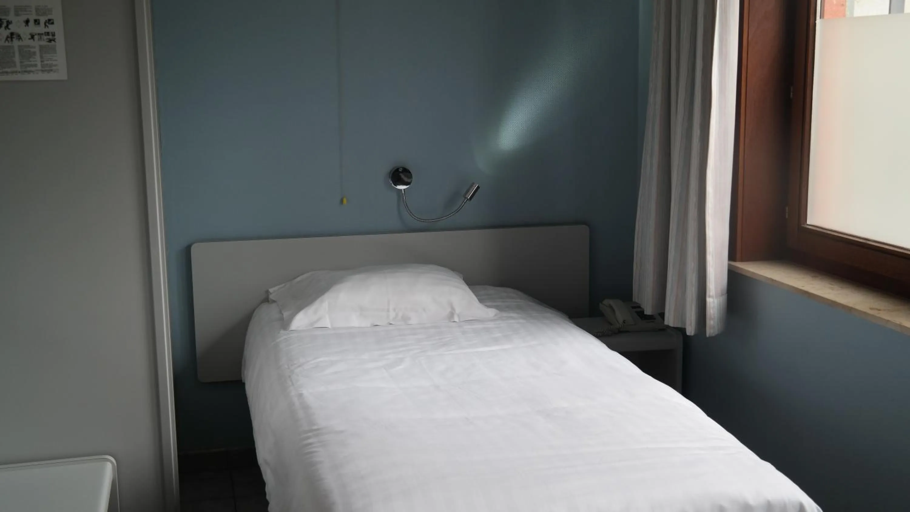 Bed in De Bonte Os Hotel & Tower