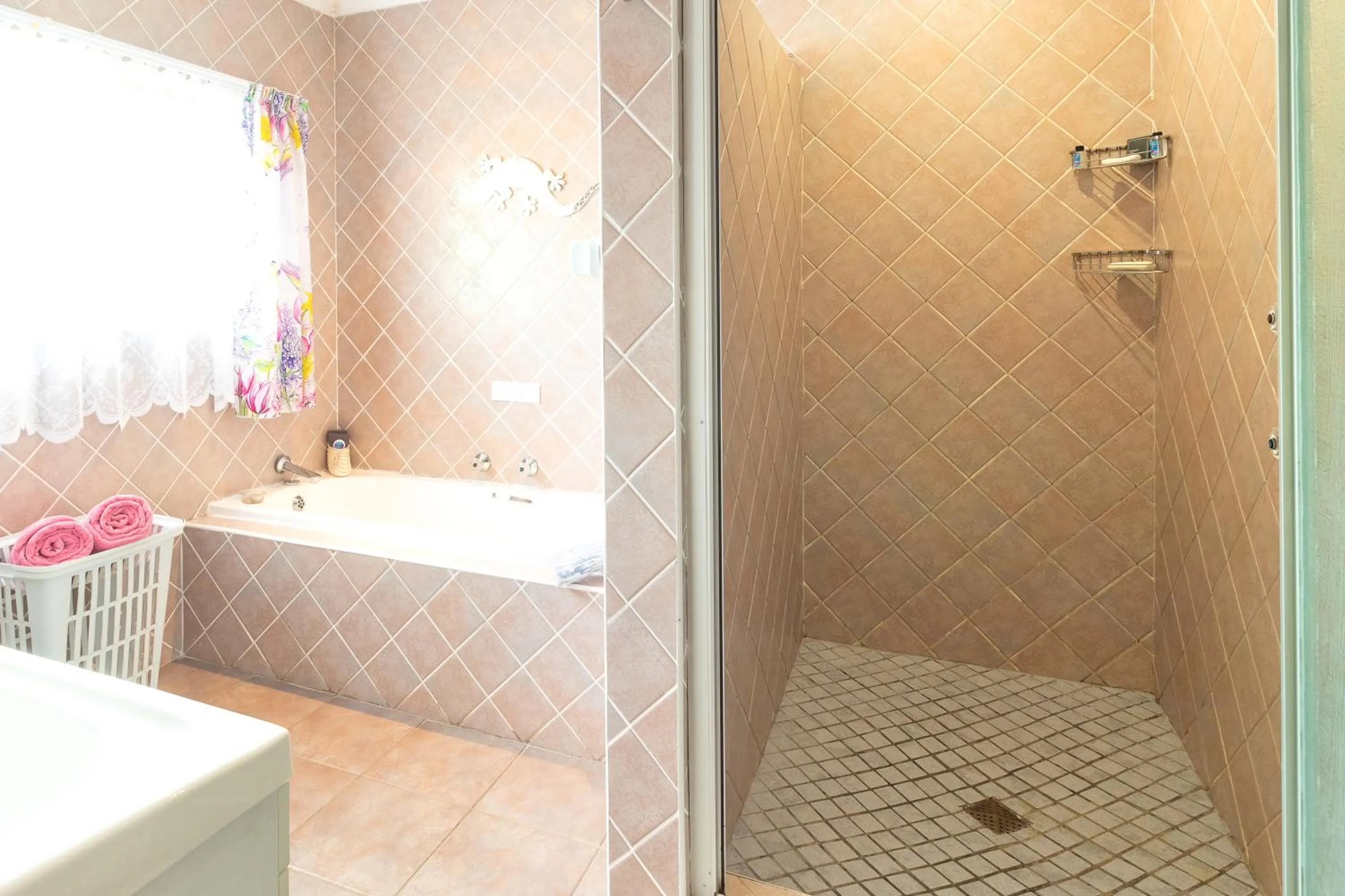 Shower in Villa Majestic for Exclusive Accommodation