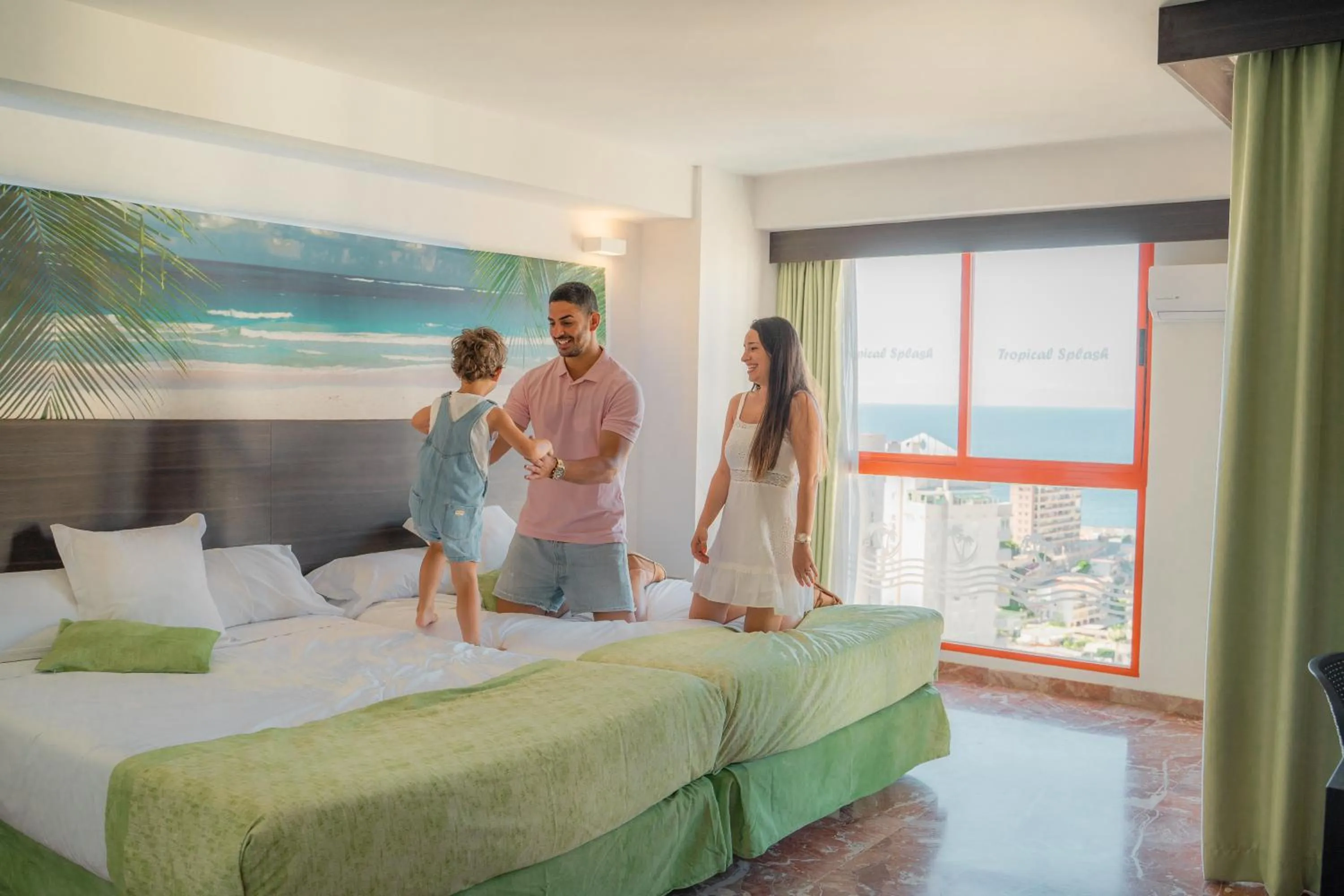 Bed in Magic Tropical Splash