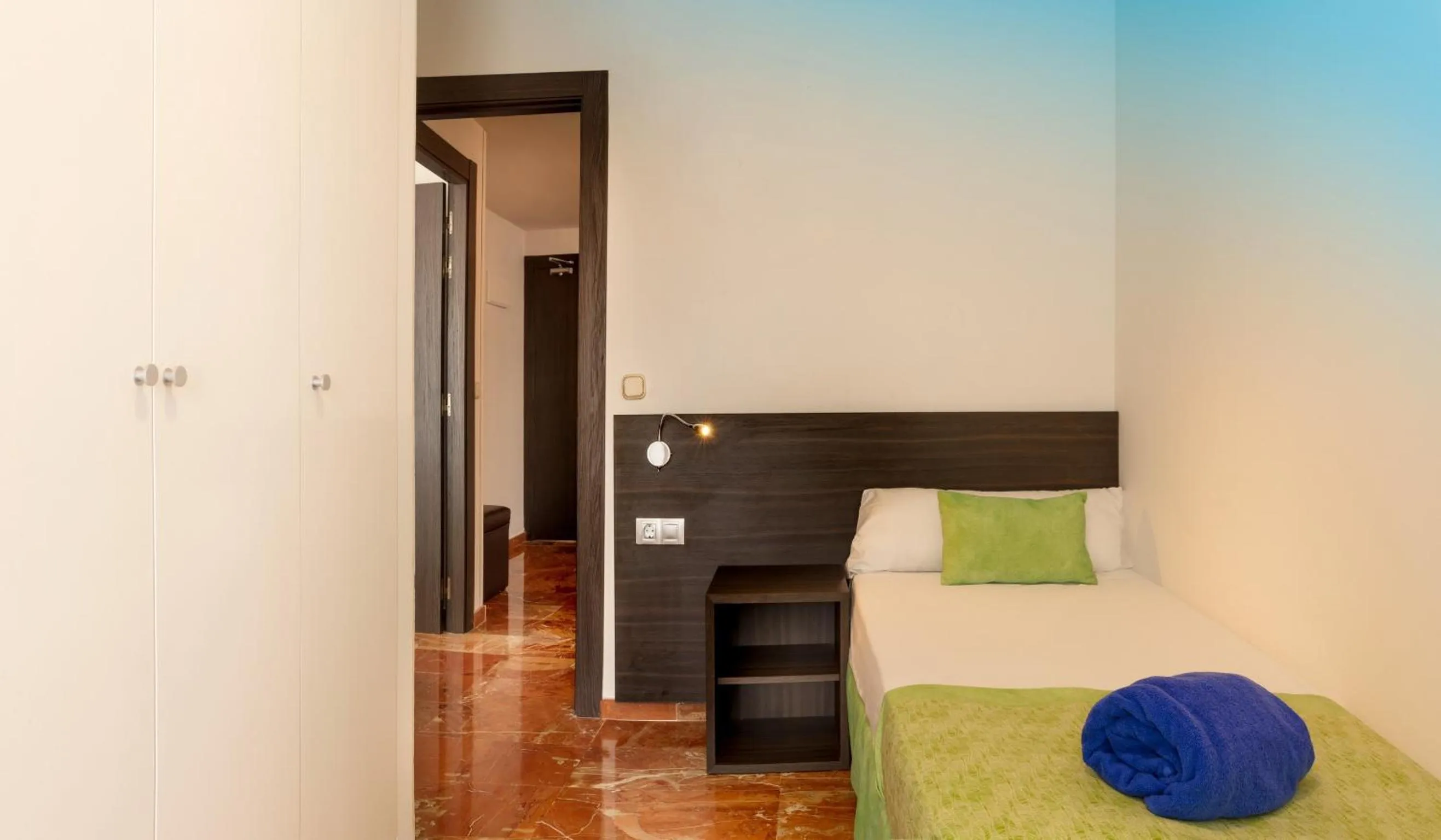 Bed in Magic Tropical Splash