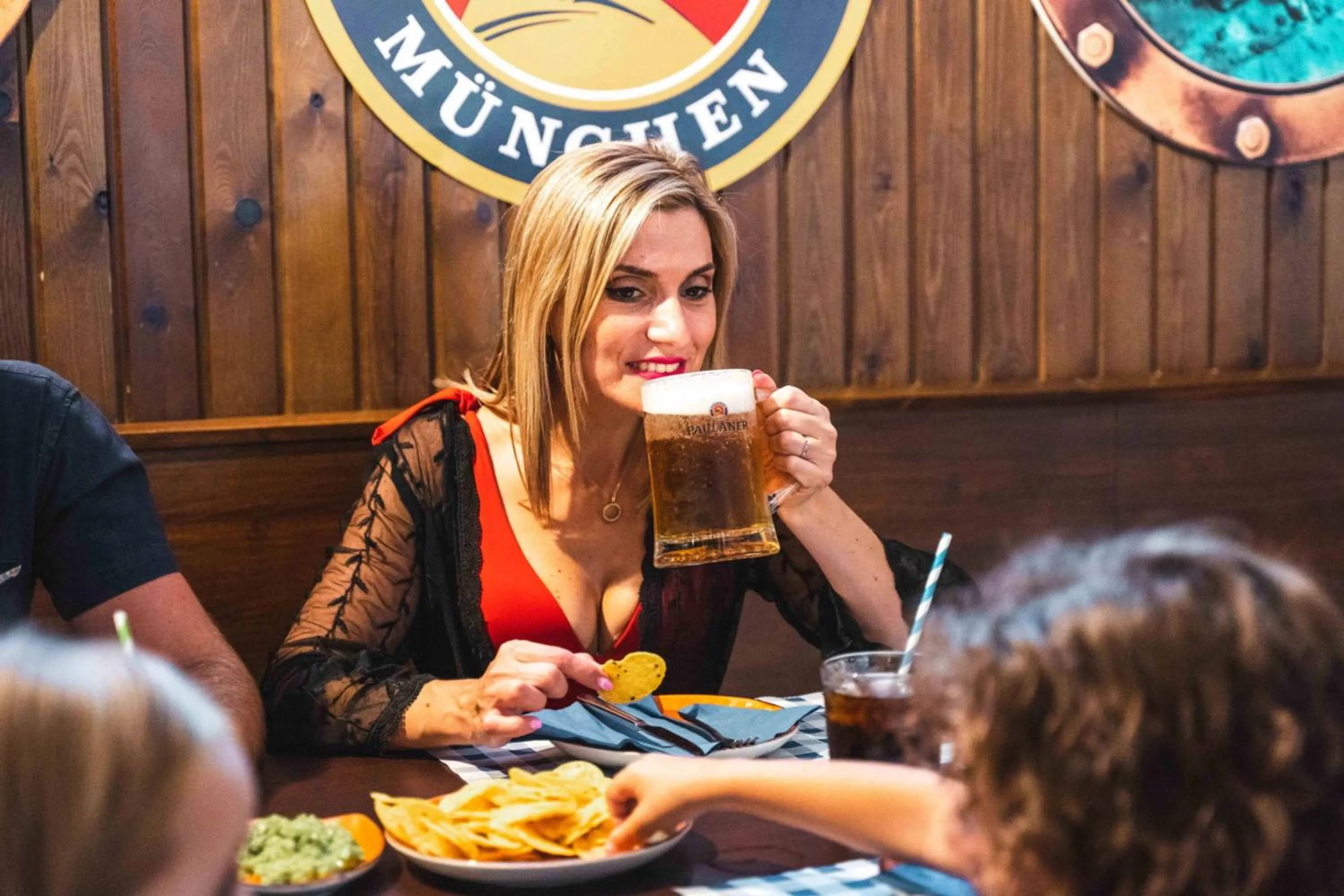 Restaurant/places to eat in Magic Tropical Splash