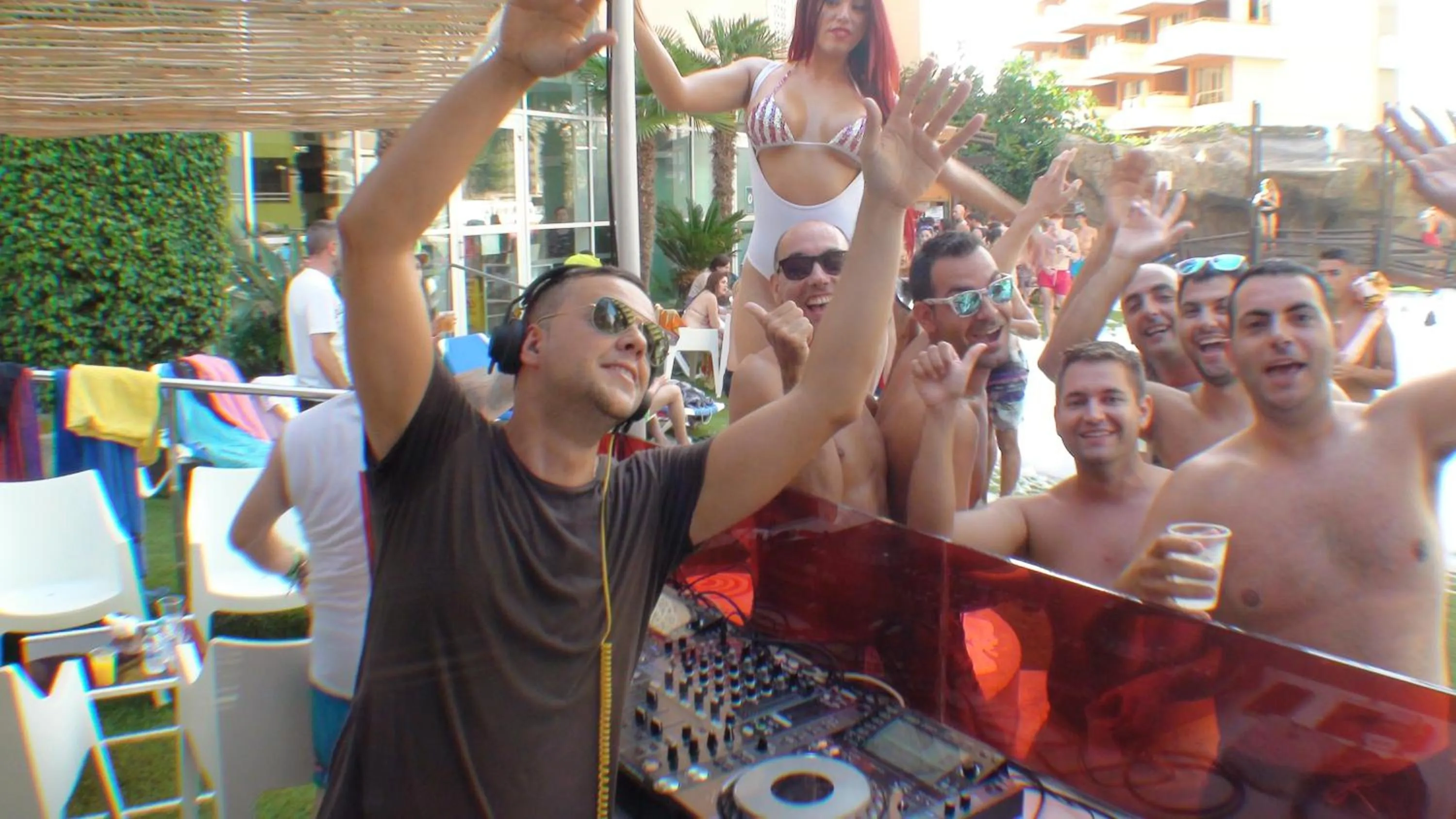 Nightclub / DJ in BC Music Resort