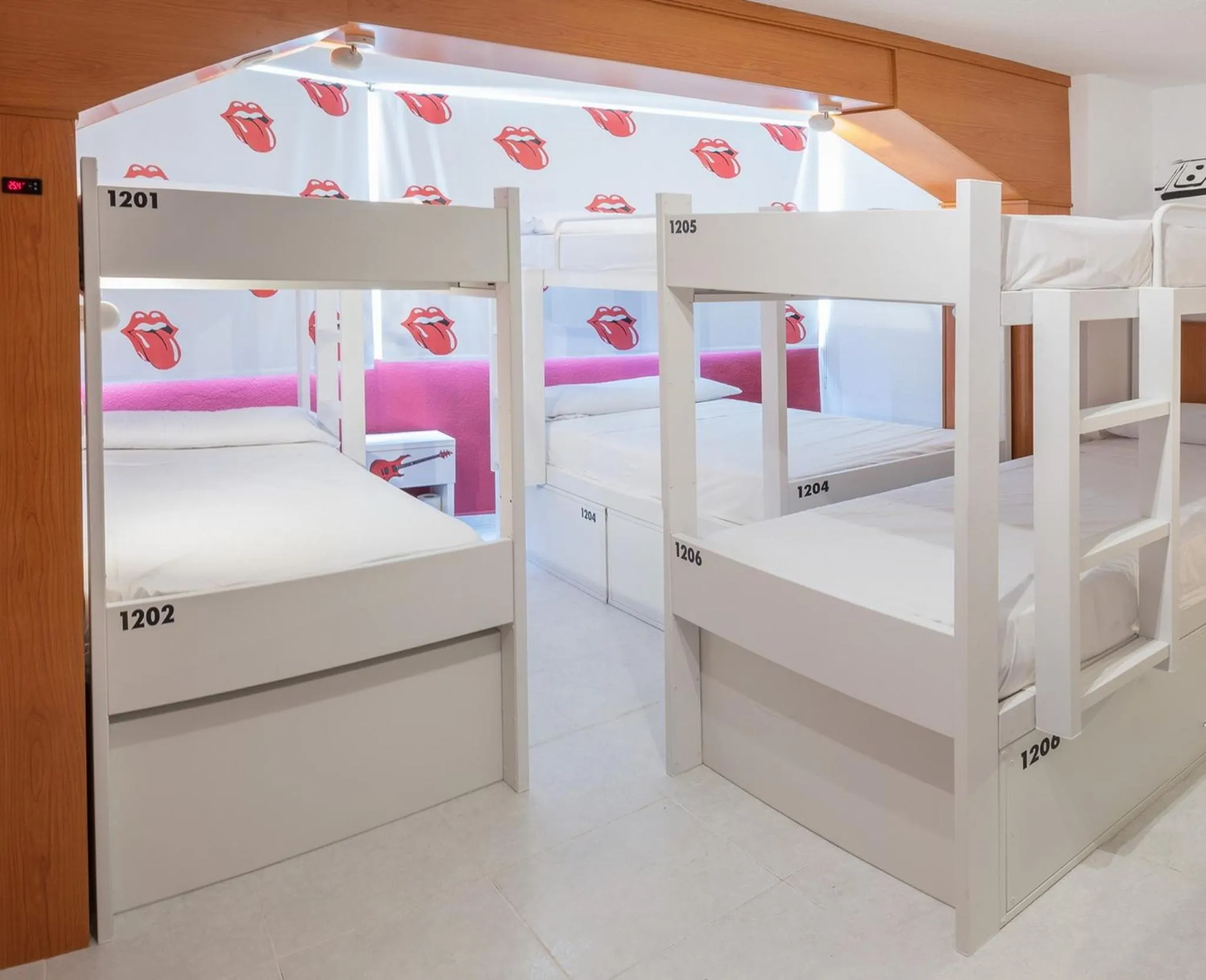 Bedroom, Bed in BC Music Resort